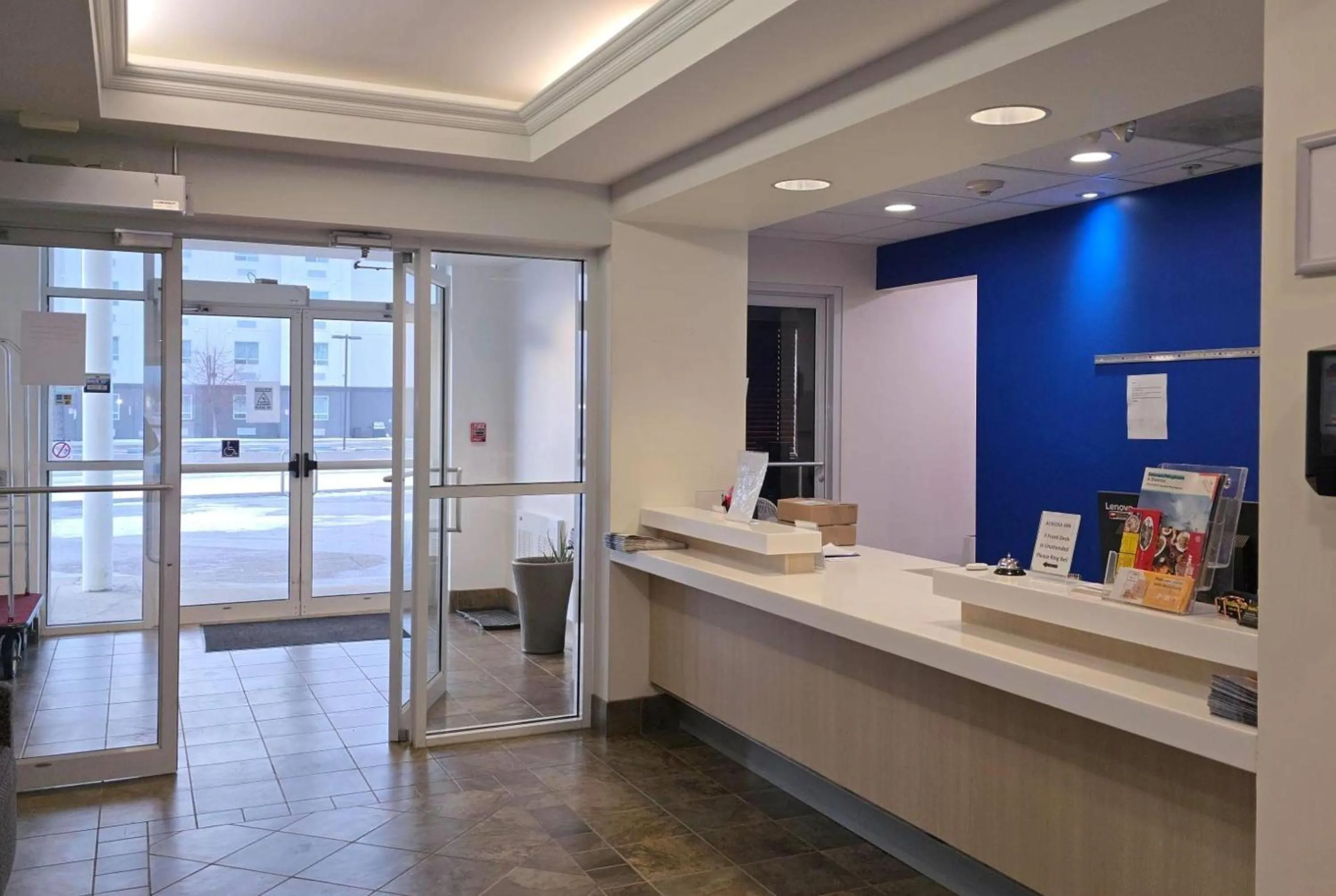 Lobby or reception in Super 8 by Wyndham Estevan