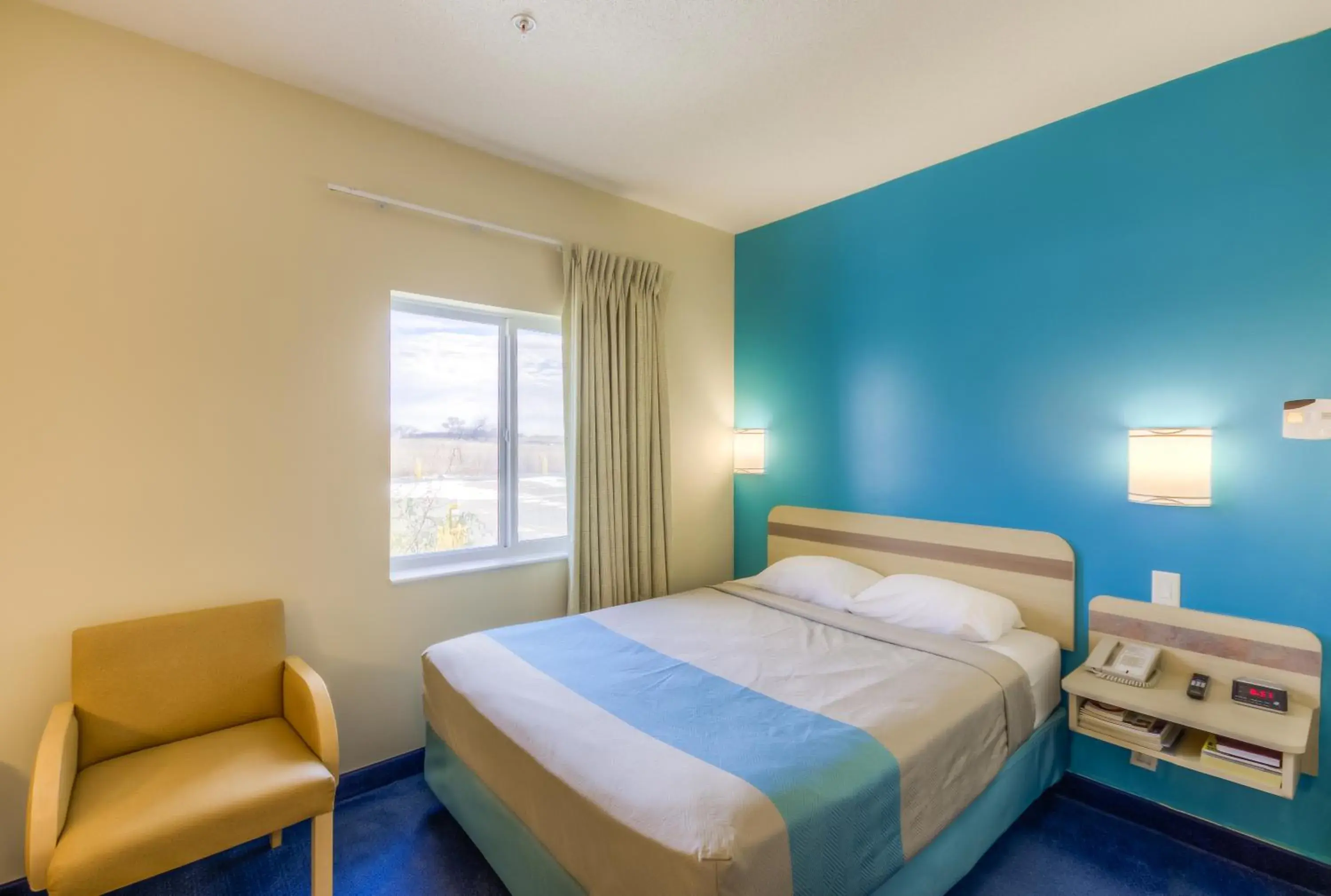 Bedroom, Bed in Aurora Inn Estevan Bedroom, Bed in Aurora Inn Estevan