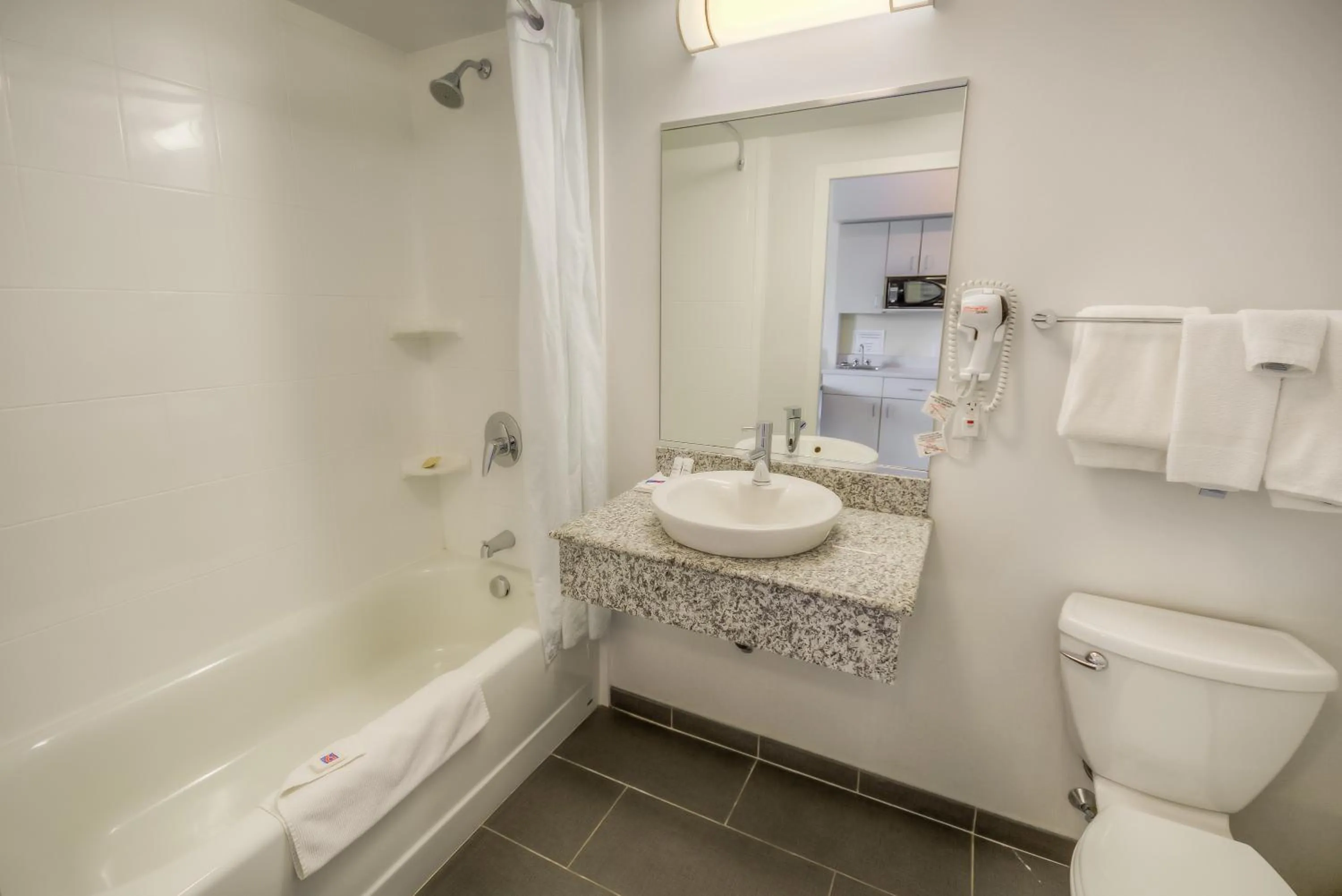 Bathroom in Aurora Inn Estevan