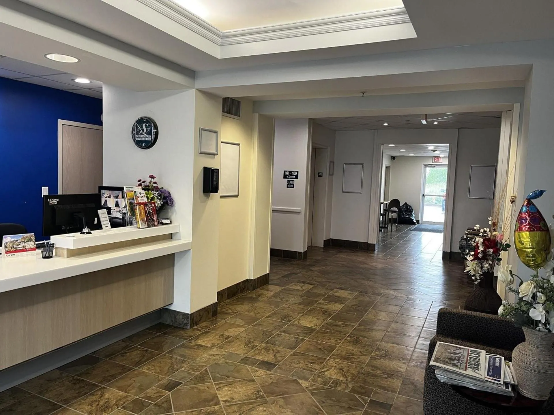 Lobby or reception in Super 8 by Wyndham Estevan