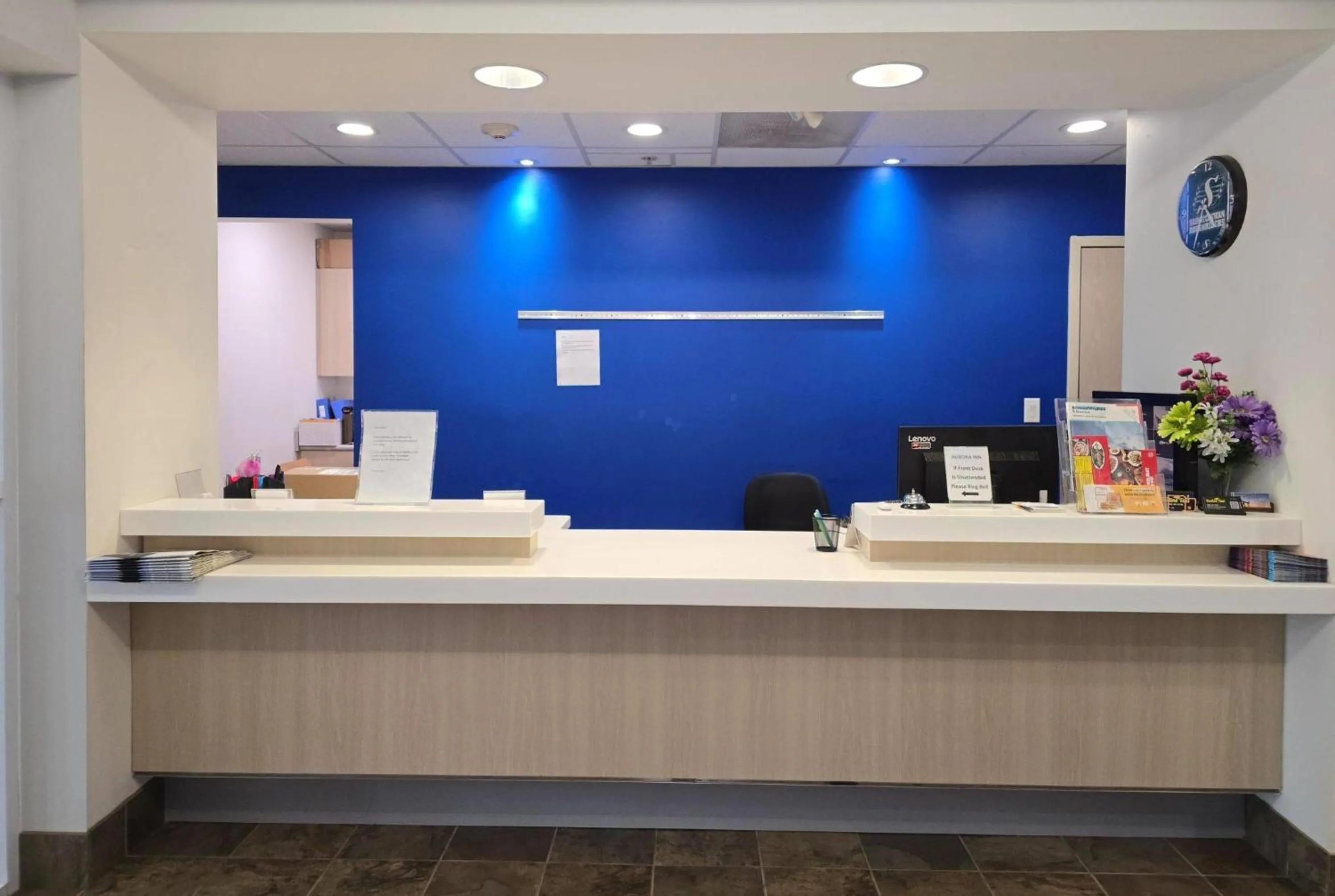 Lobby or reception in Super 8 by Wyndham Estevan