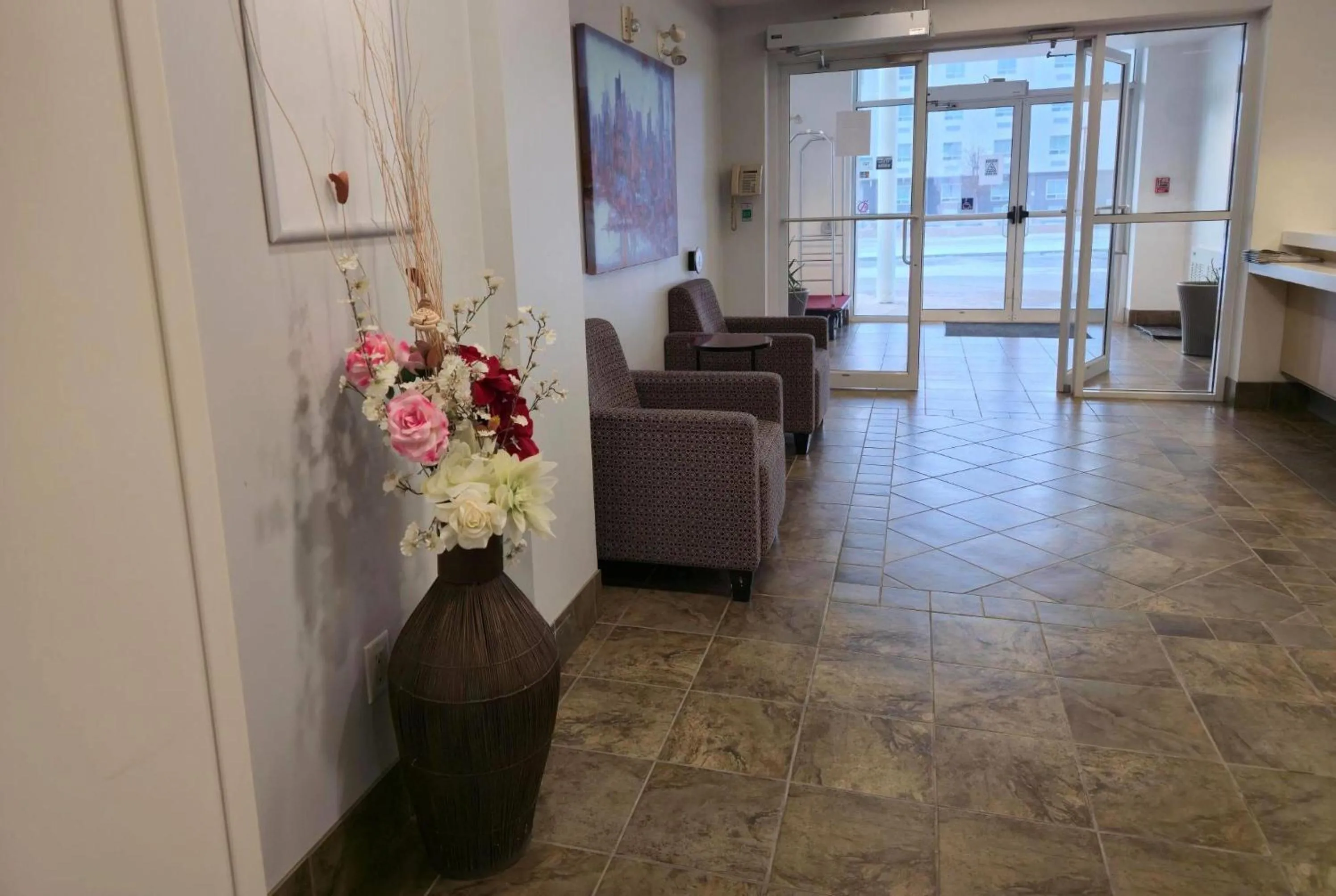 Lobby or reception in Super 8 by Wyndham Estevan