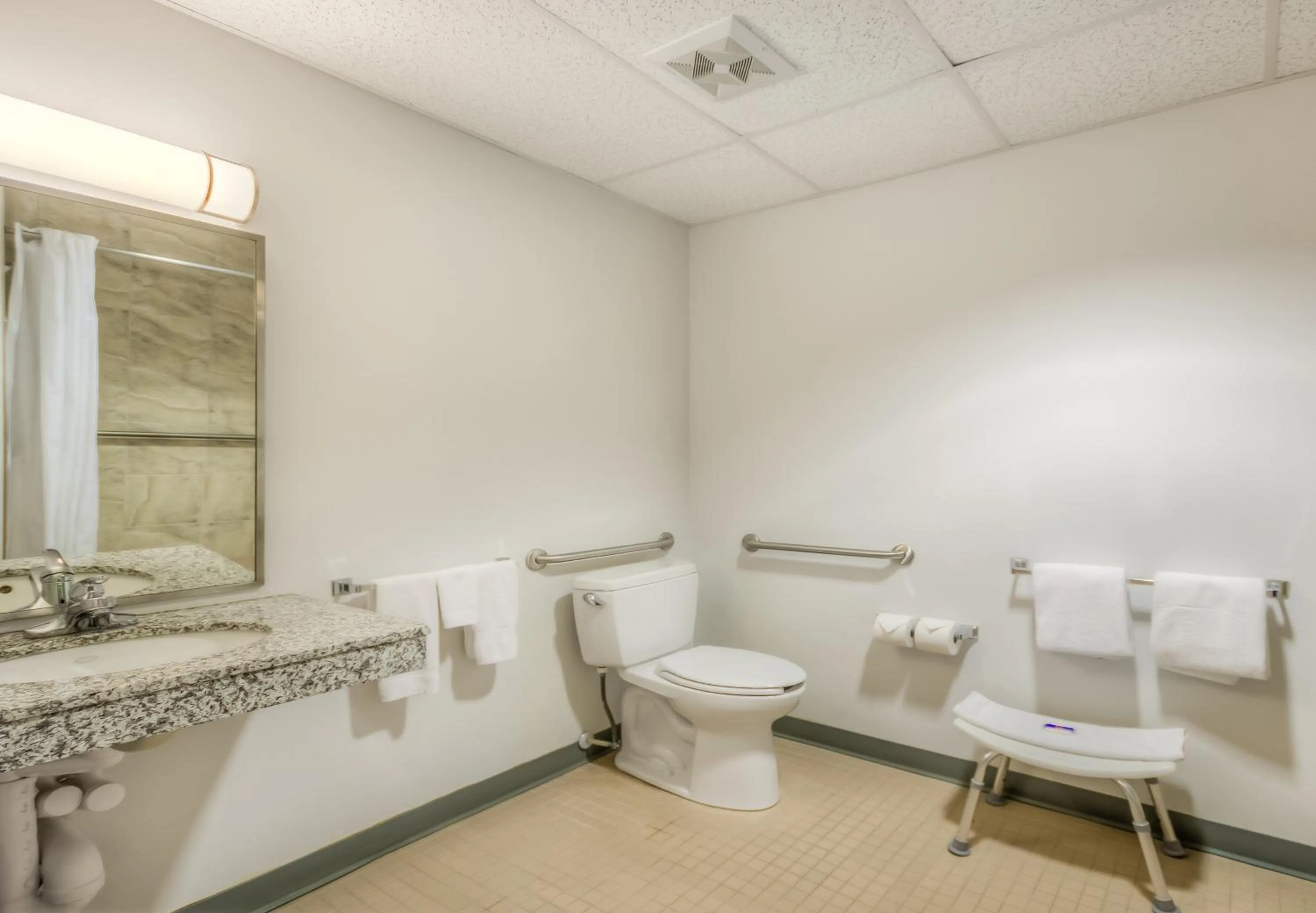 Bathroom in Aurora Inn Estevan