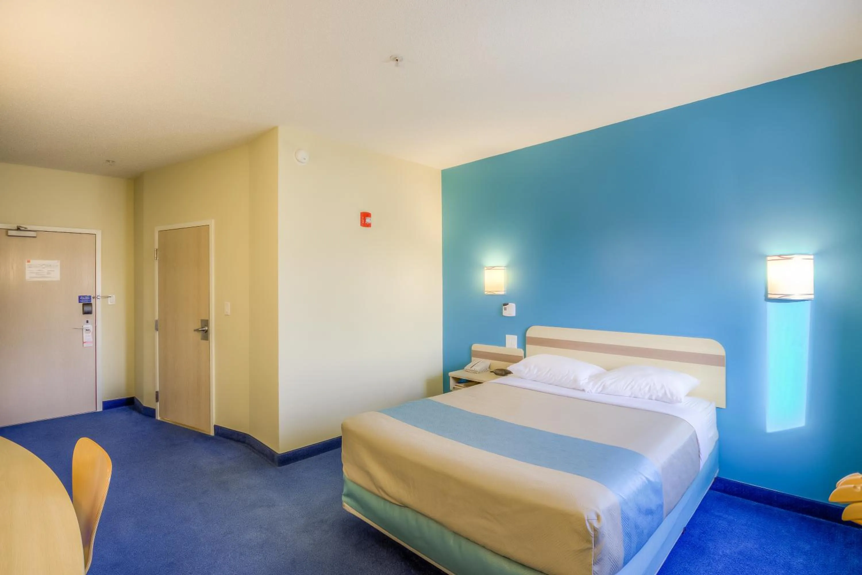 Bedroom, Bed in Aurora Inn Estevan