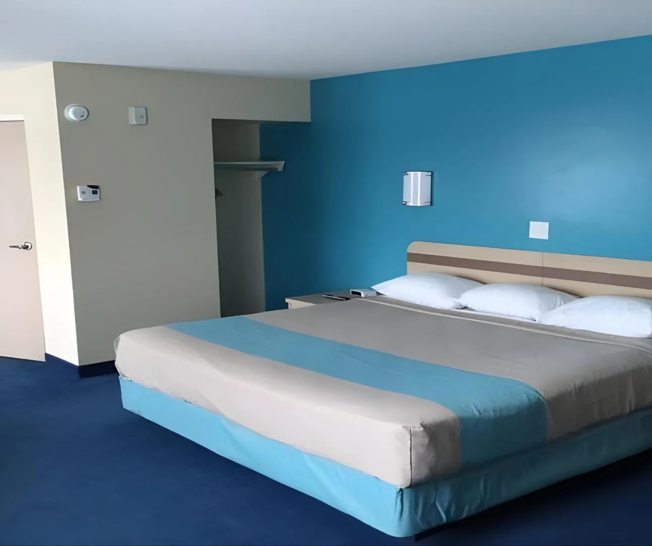 View (from property/room), Bed in Super 8 by Wyndham Estevan