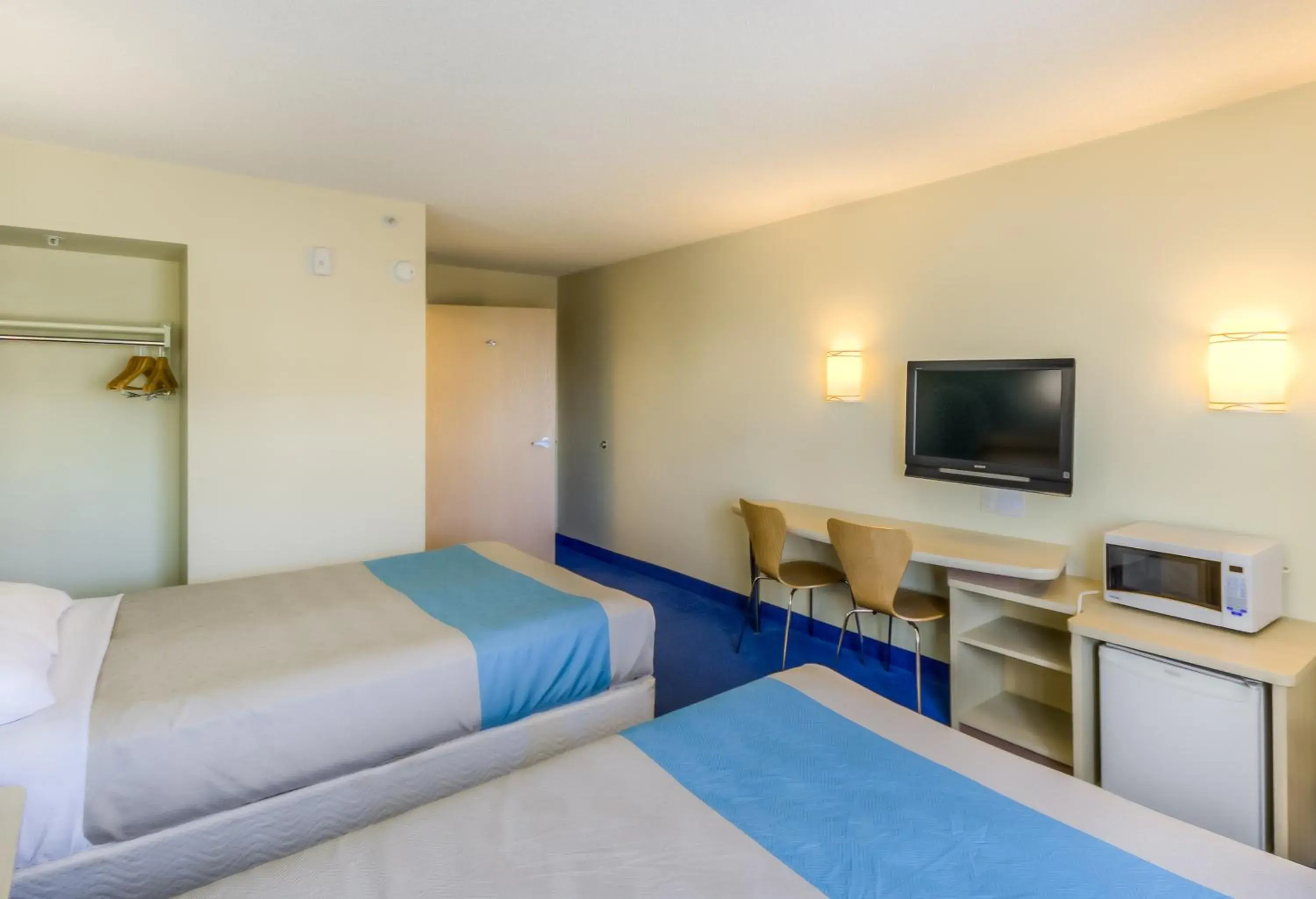 Bed in Aurora Inn Estevan Bed in Aurora Inn Estevan