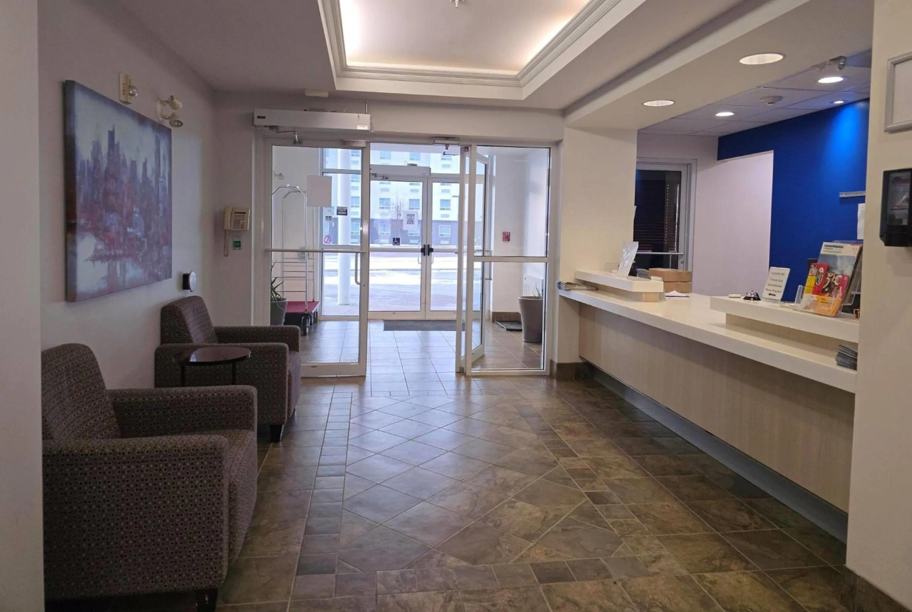 Lobby or reception in Super 8 by Wyndham Estevan