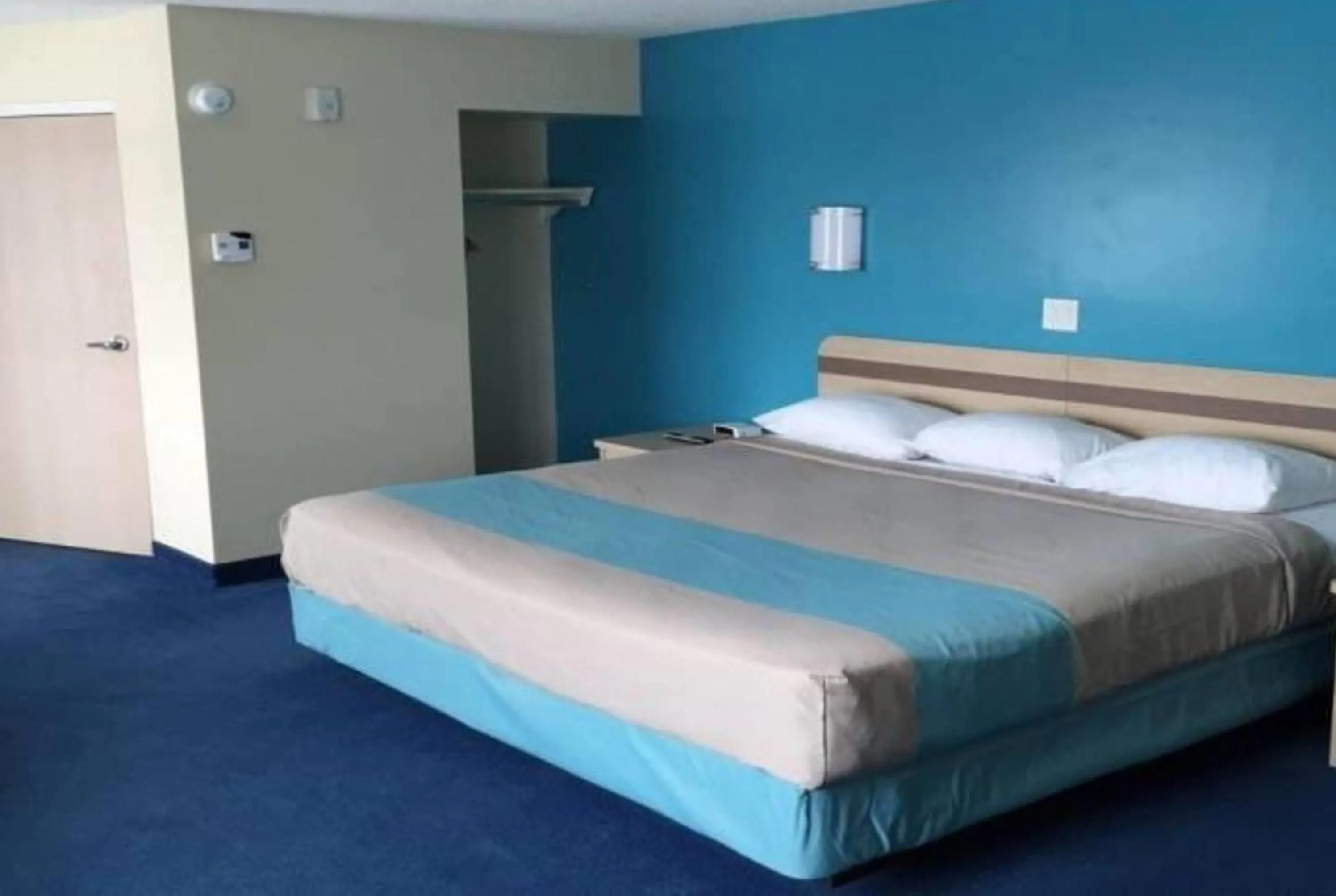 Bedroom, Bed in Super 8 by Wyndham Estevan