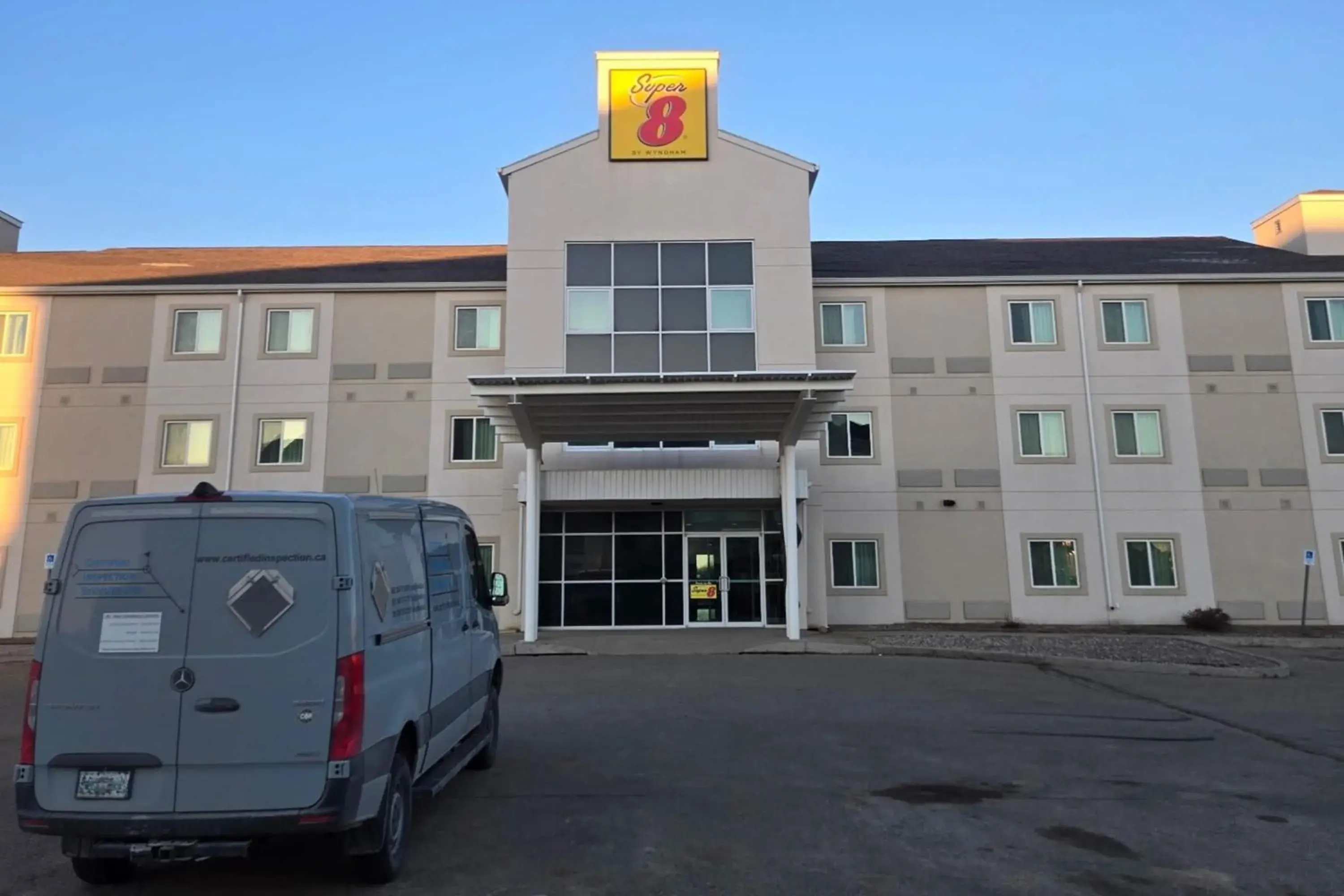 Super 8 by Wyndham Estevan Super 8 by Wyndham Estevan
