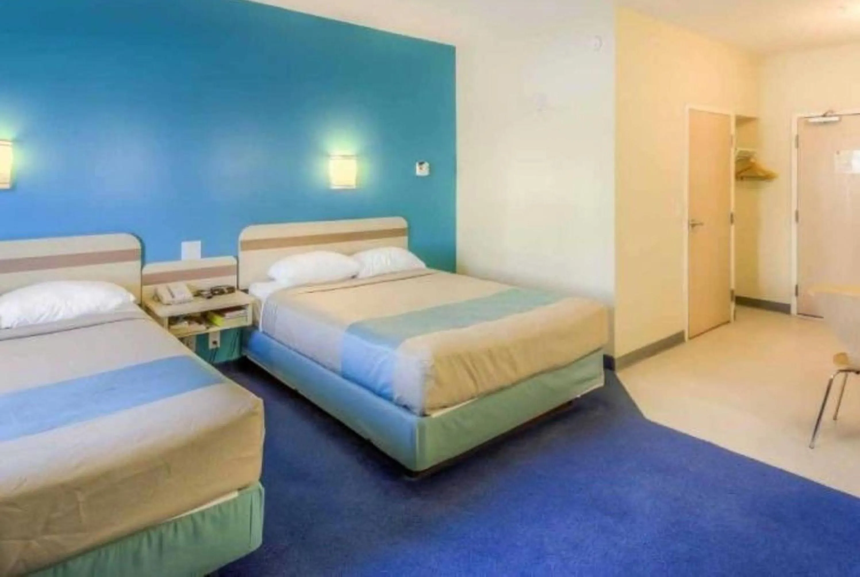 Photo of the whole room, Bed in Super 8 by Wyndham Estevan
