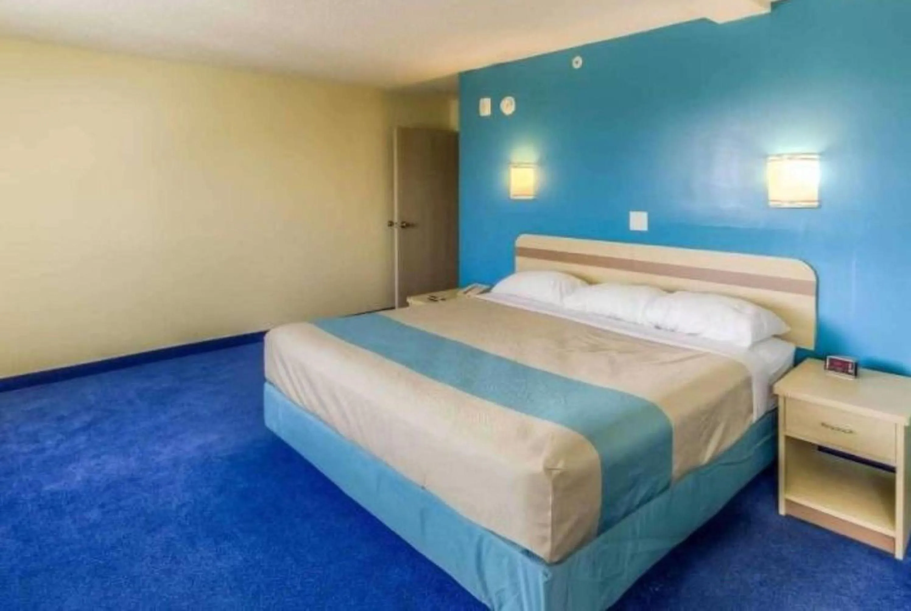 Bedroom, Bed in Super 8 by Wyndham Estevan
