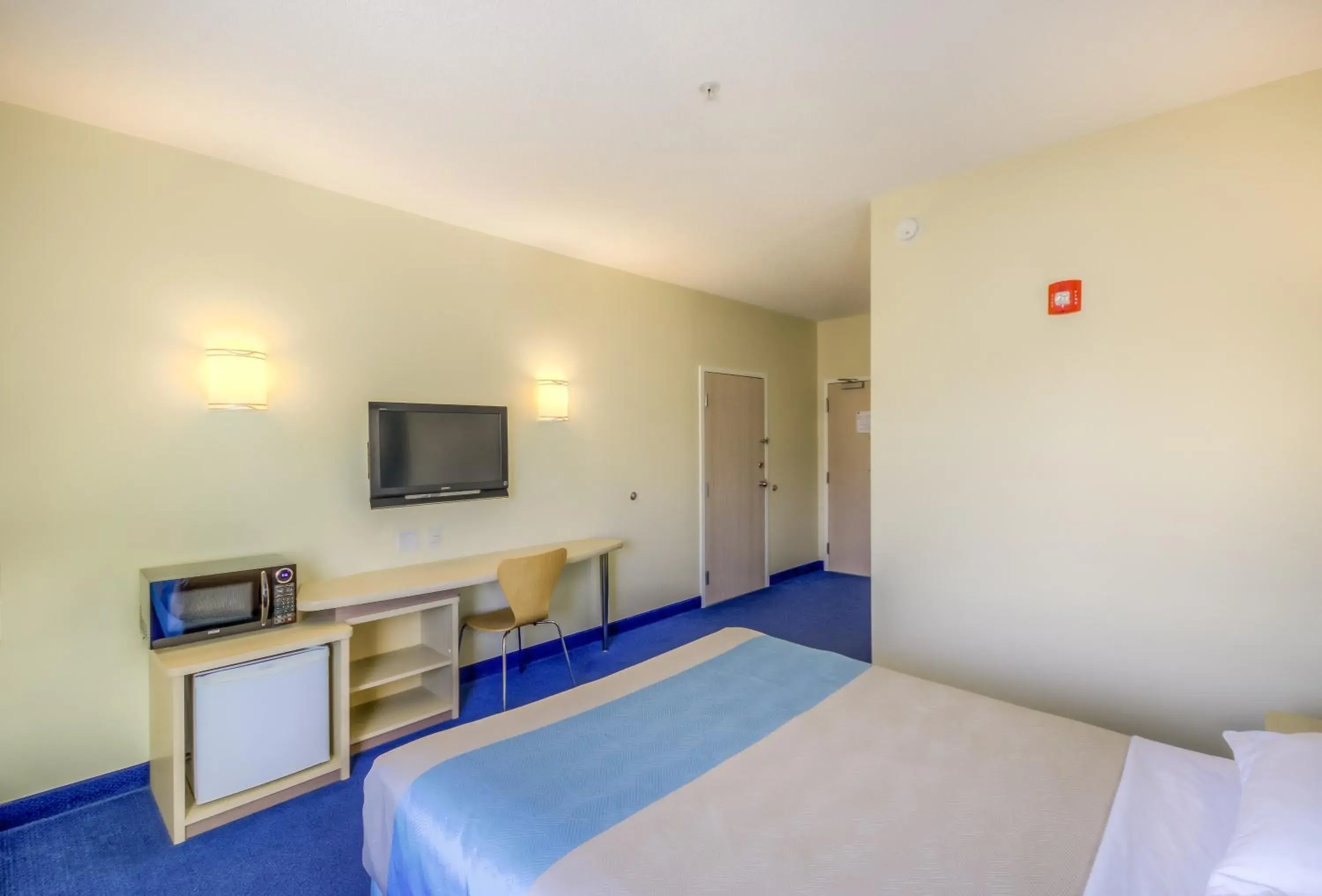 Bed in Aurora Inn Estevan Bed in Aurora Inn Estevan