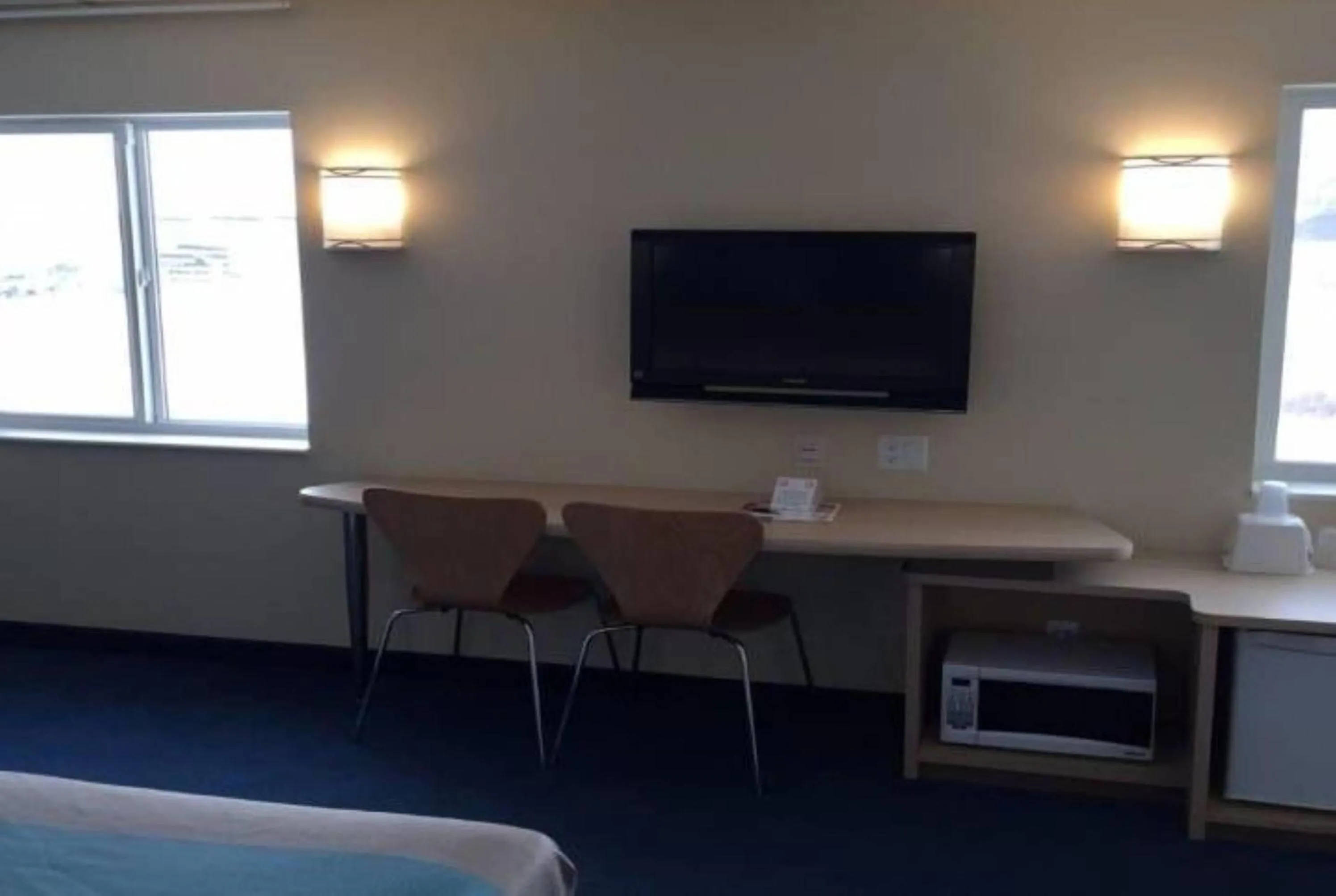 Photo of the whole room in Super 8 by Wyndham Estevan