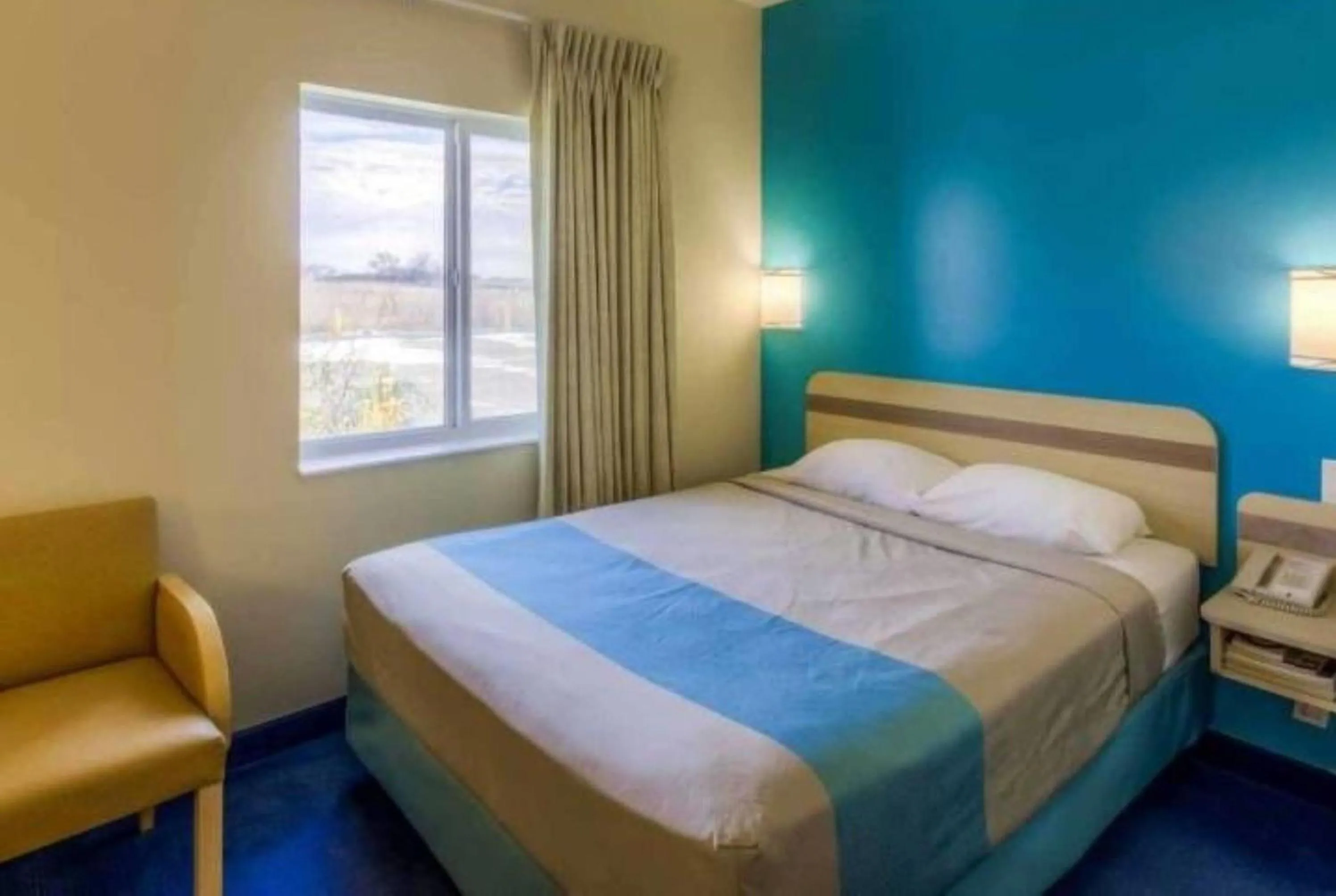 Bedroom, Bed in Super 8 by Wyndham Estevan