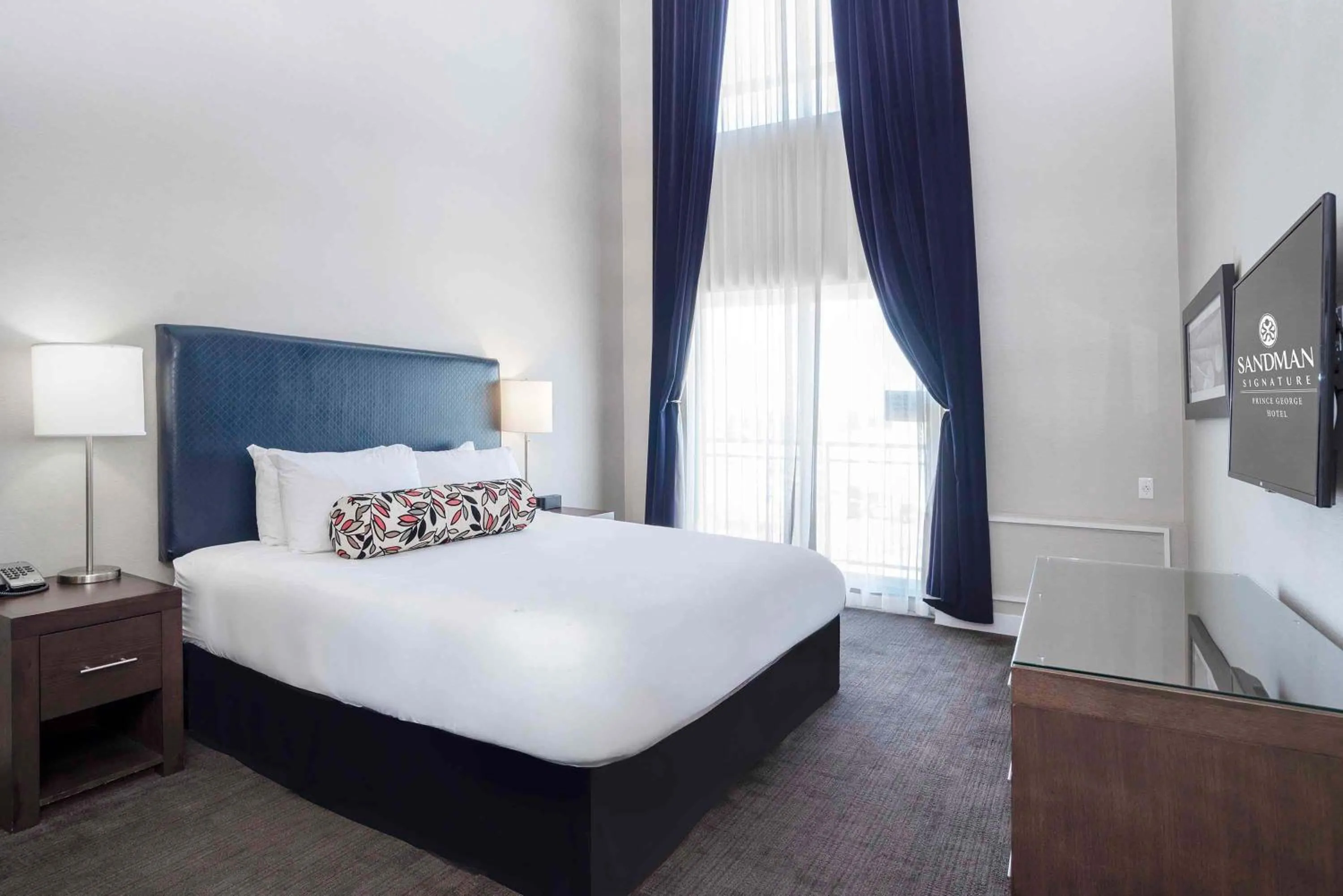 Photo of the whole room, Bed in Sandman Signature Prince George Hotel