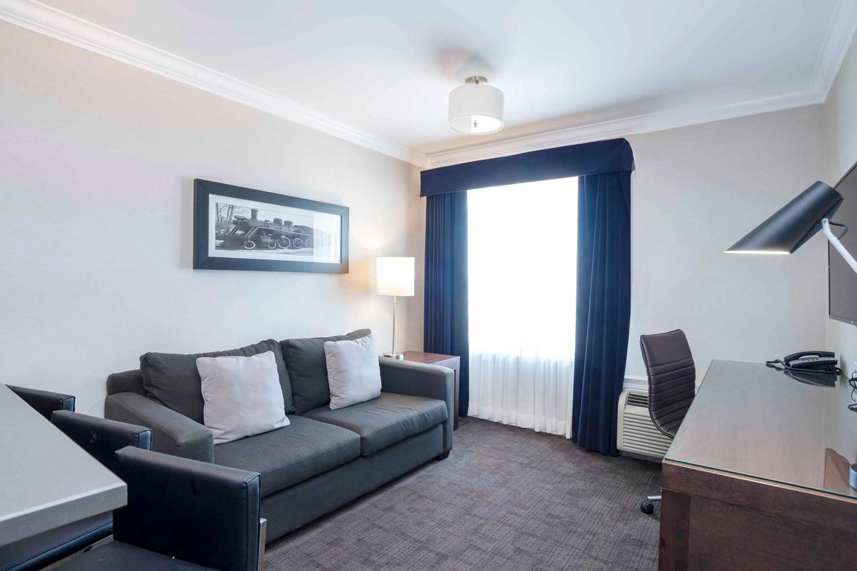 Photo of the whole room in Sandman Signature Prince George Hotel