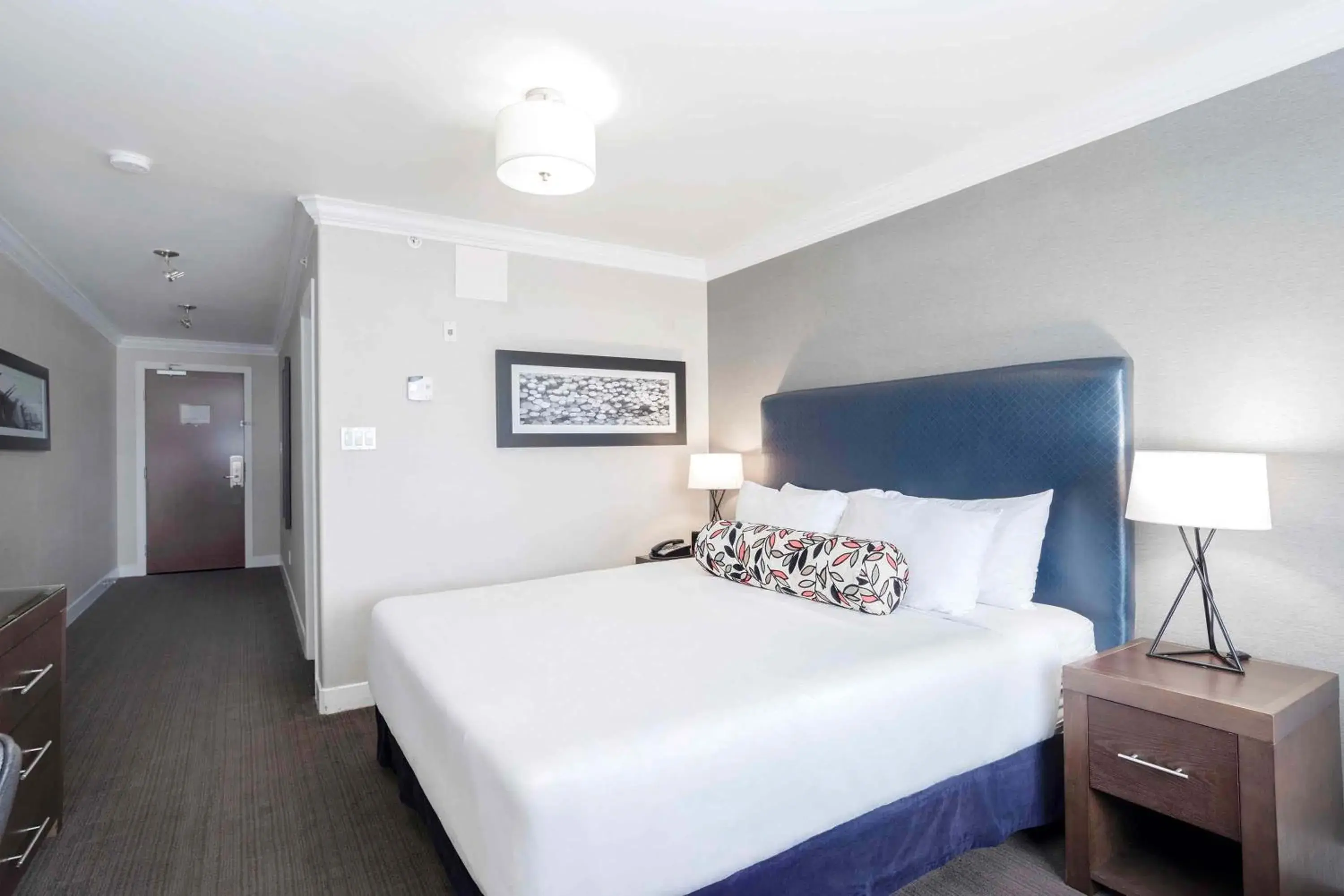 Photo of the whole room, Bed in Sandman Signature Prince George Hotel Photo of the whole room, Bed in Sandman Signature Prince George Hotel