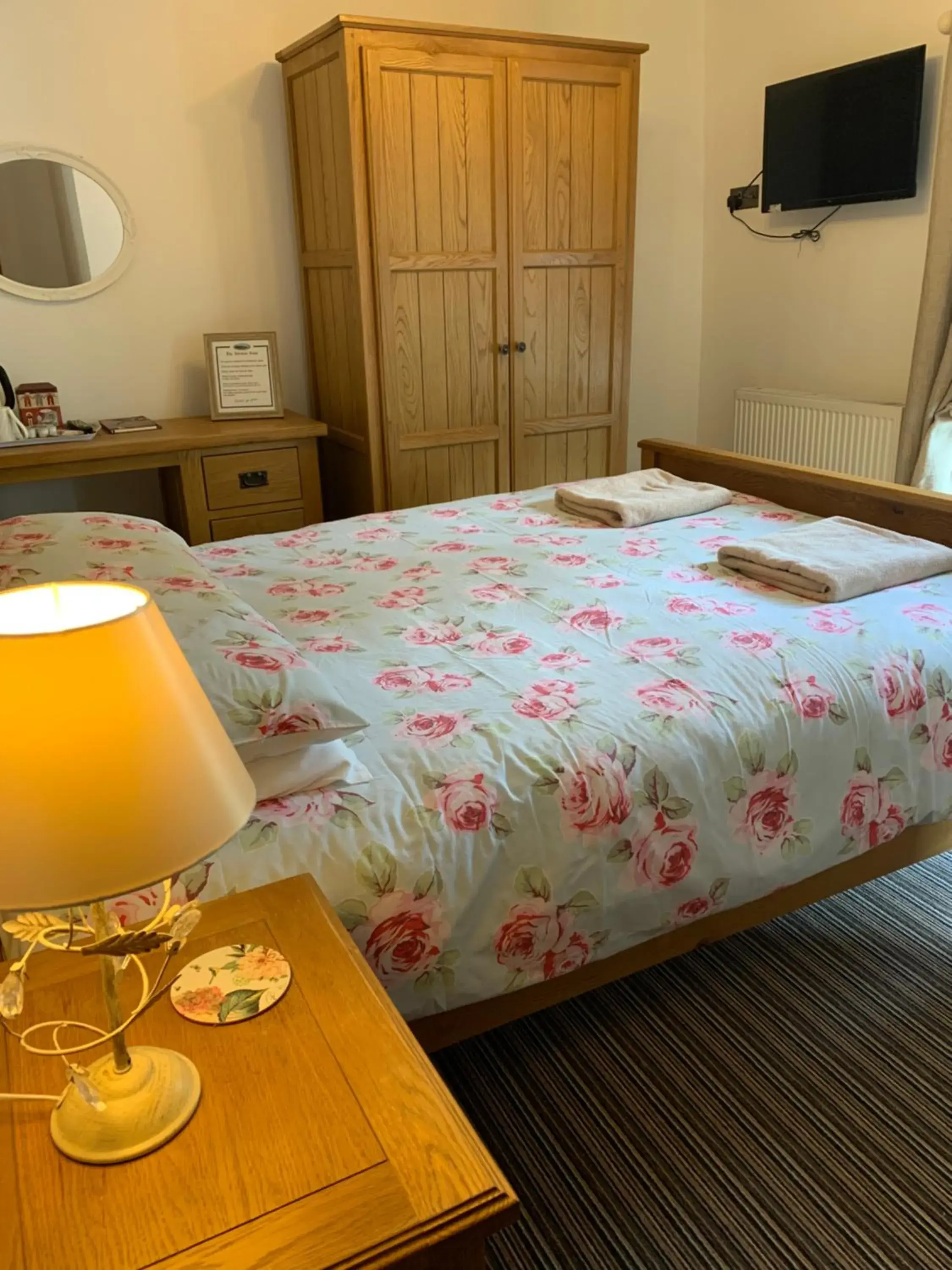 Deluxe King Room in Rheolau arms Deluxe King Room in Rheolau arms