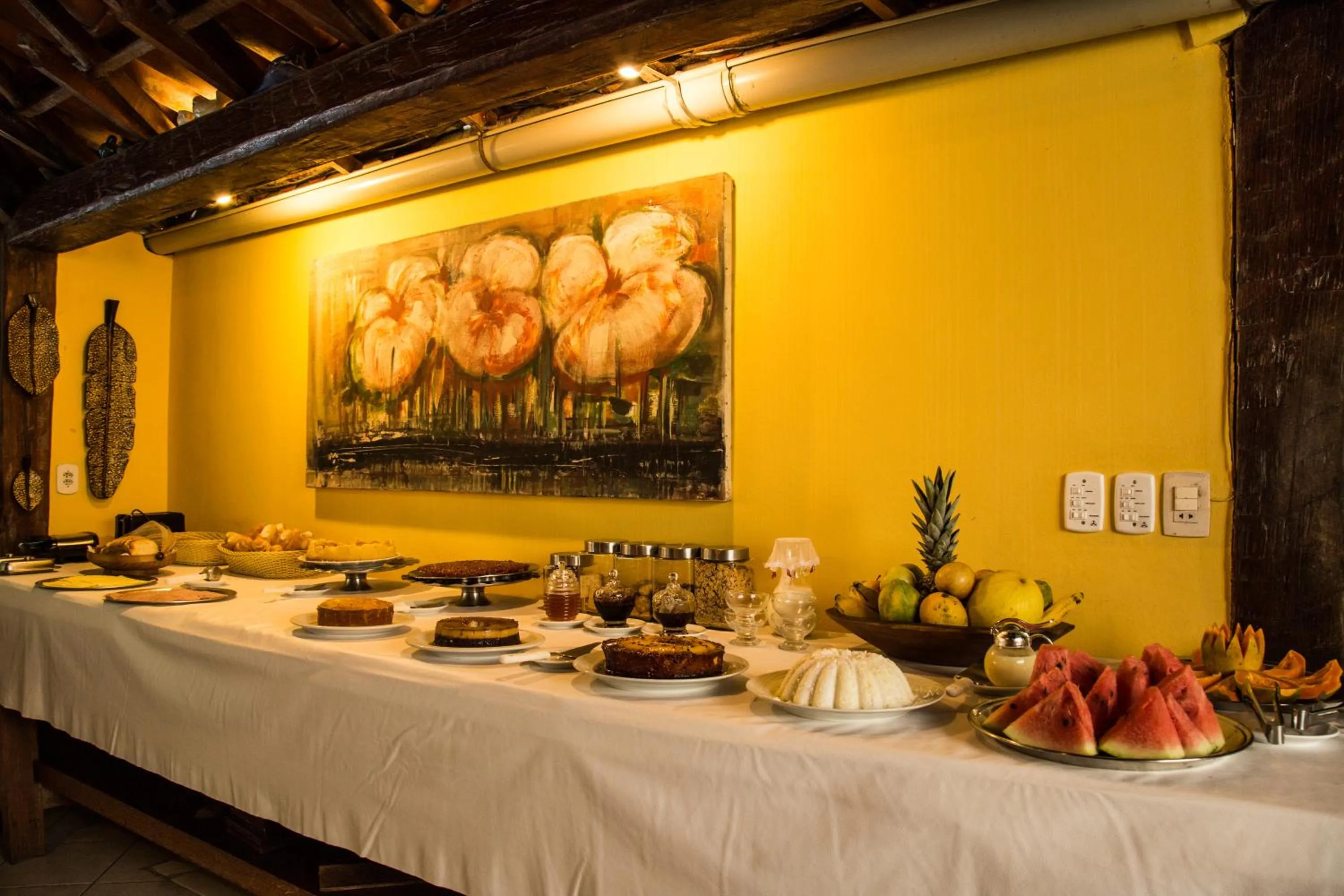 Buffet breakfast in Pousada Bemvirá