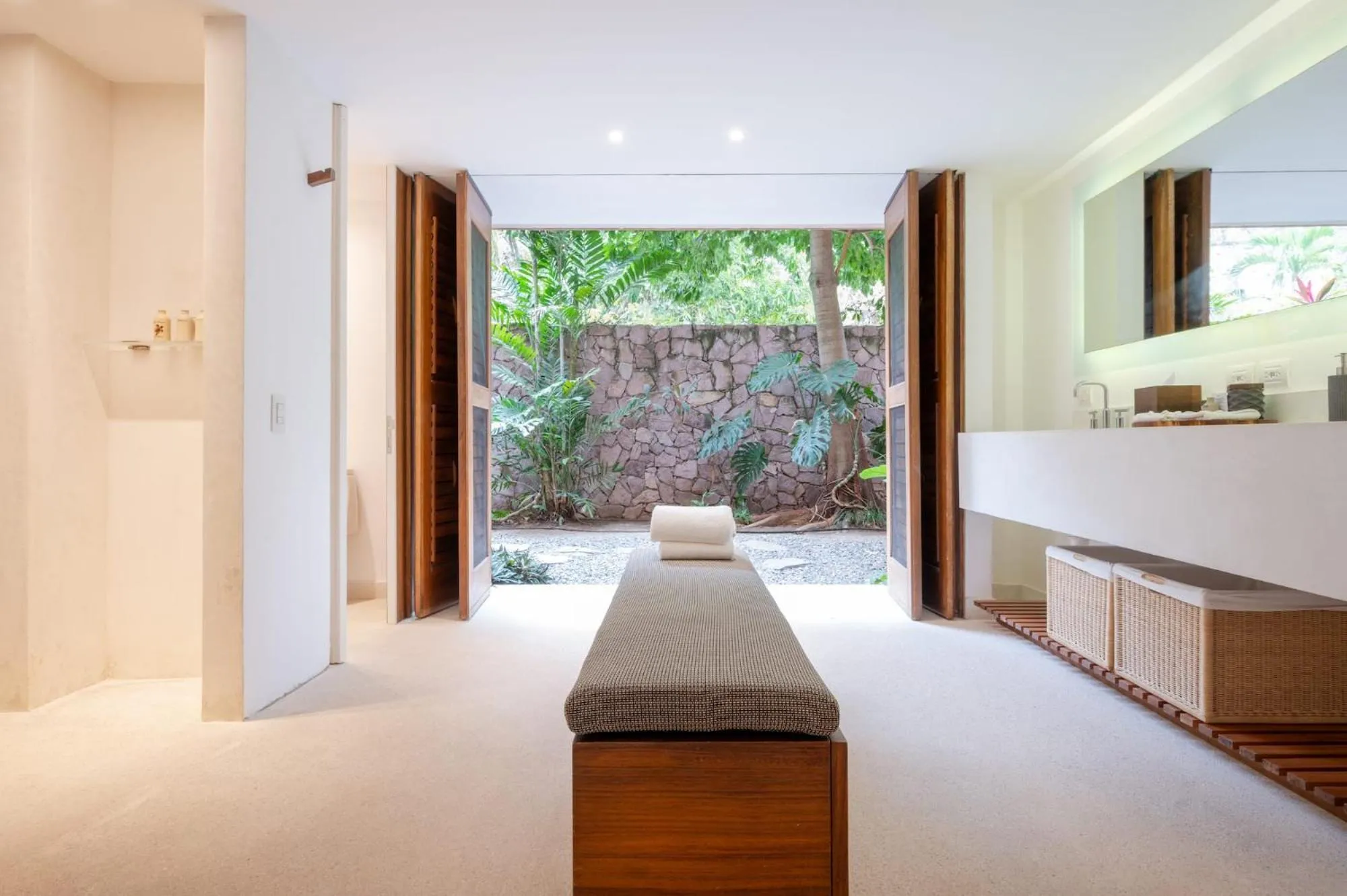 Shower, Bed in El Careyes Club & Residences