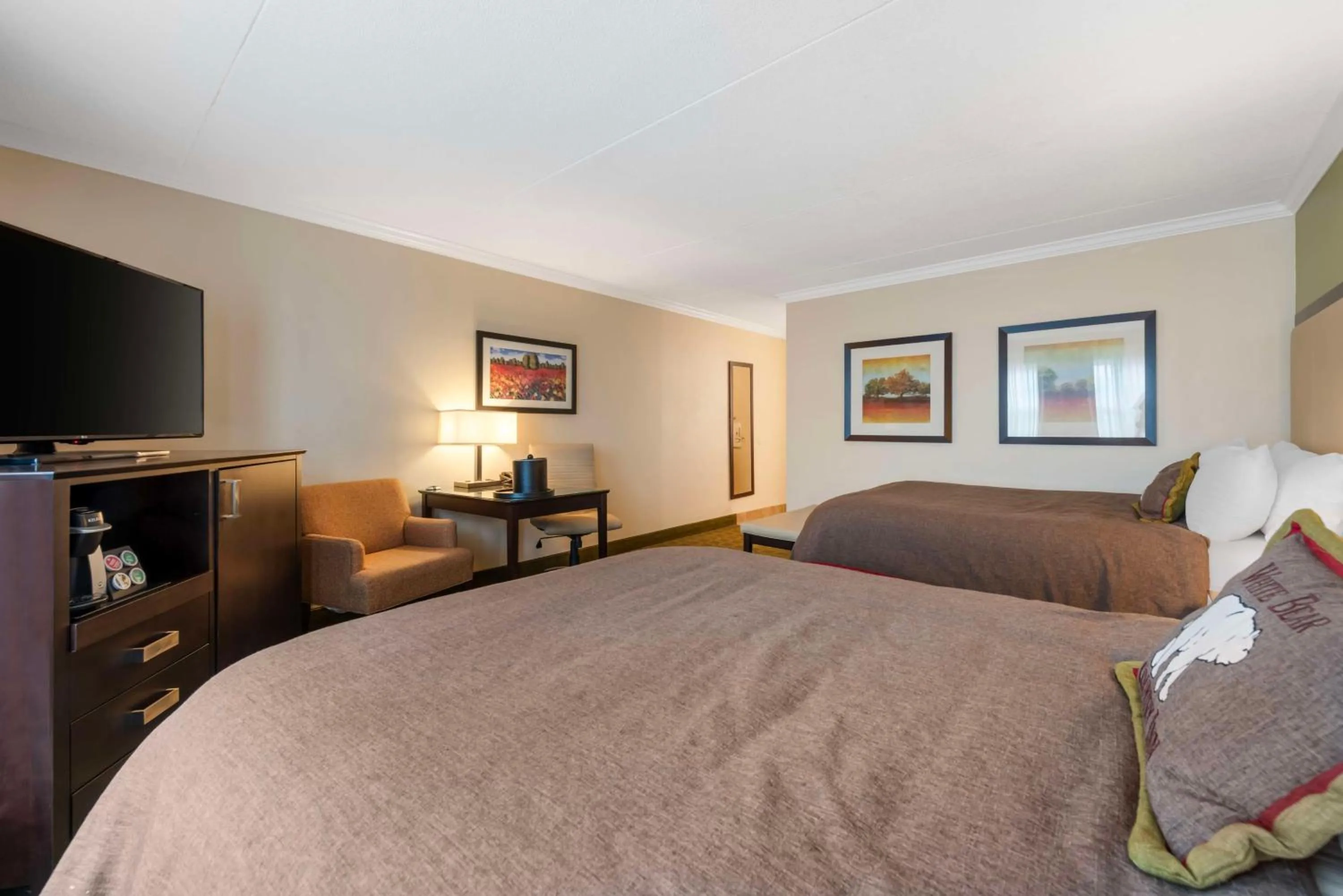 Bedroom, Bed in Best Western Plus White Bear Country Inn