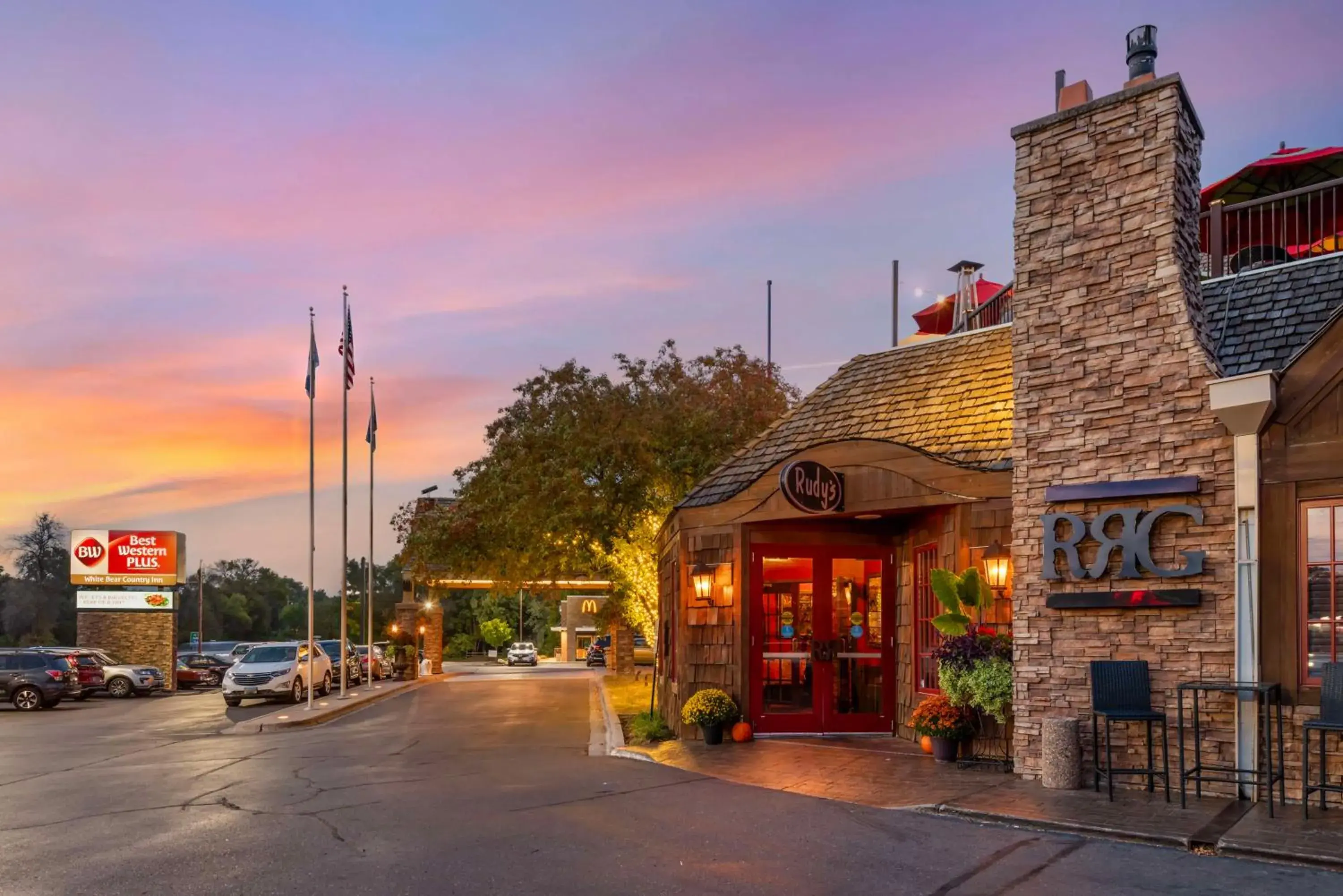Property building in Best Western Plus White Bear Country Inn Property building in Best Western Plus White Bear Country Inn