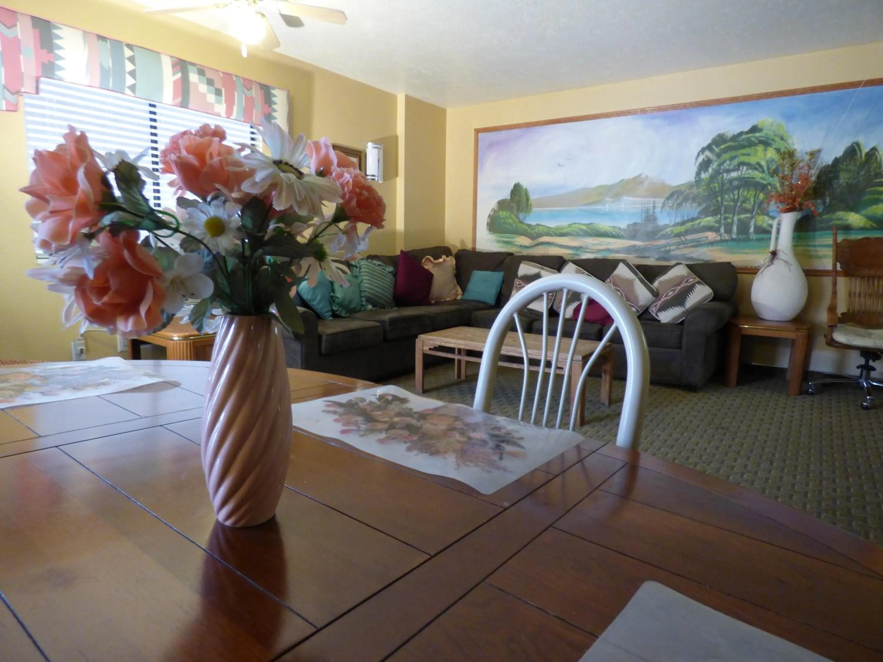 Living room in Coronada Inn & Suites