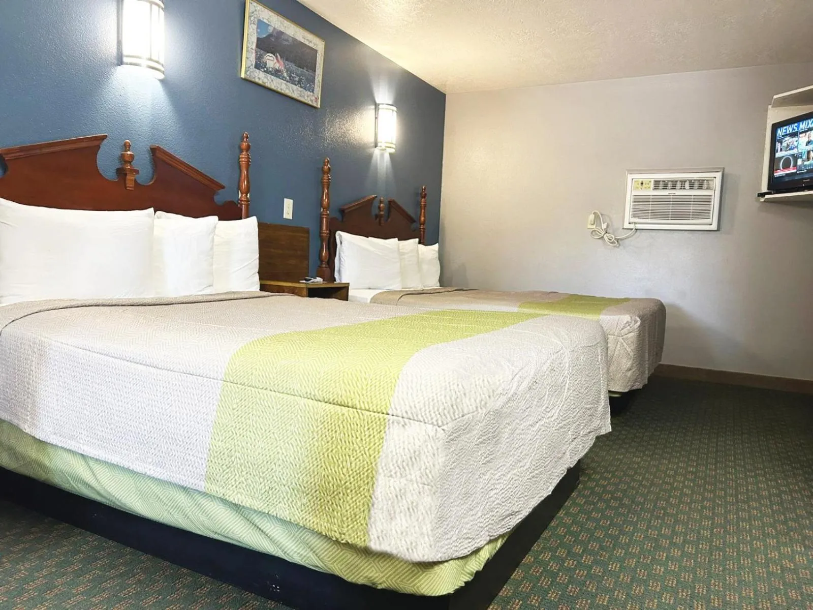 Bed in Coronada Inn & Suites