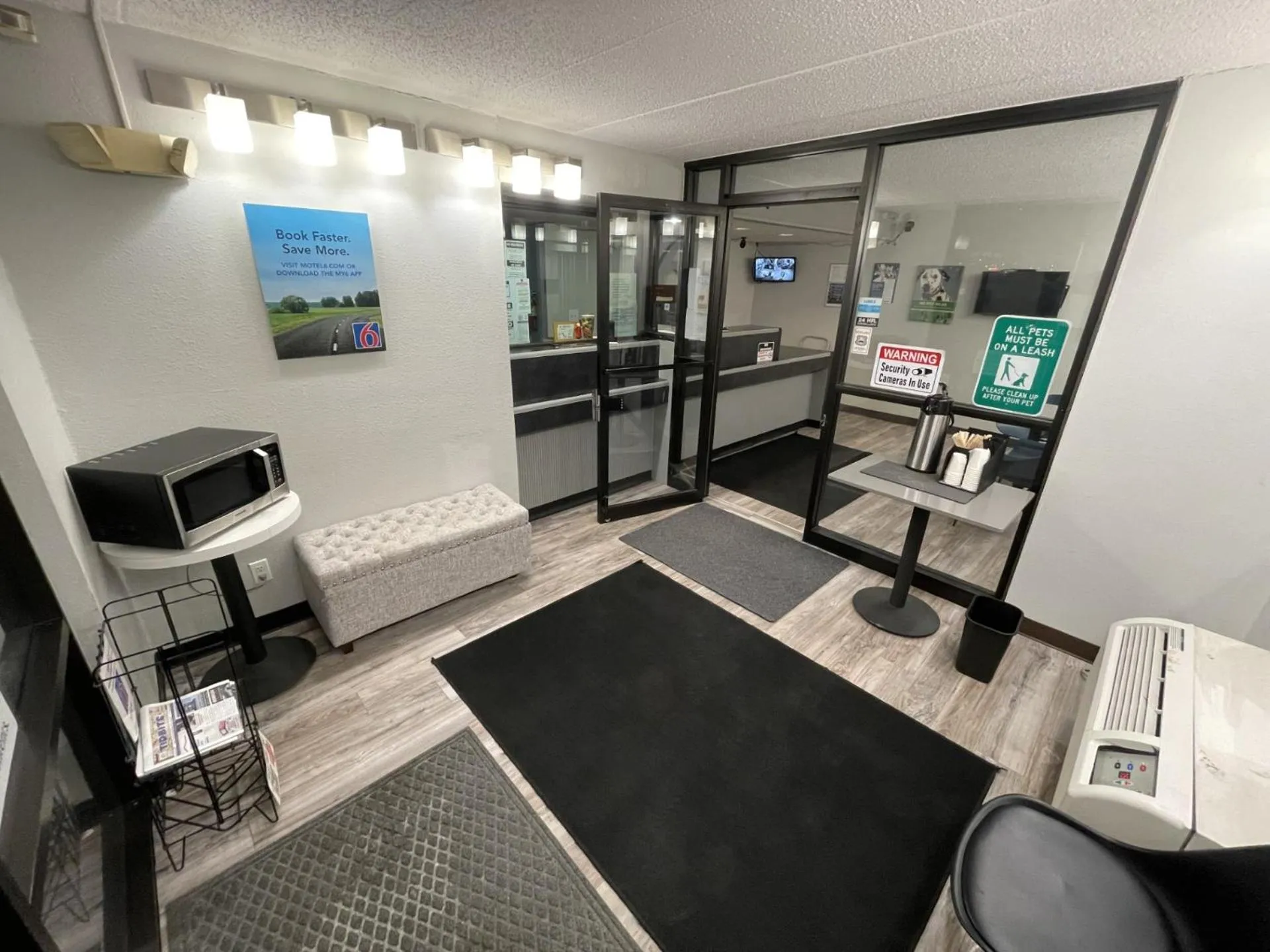 Lobby or reception in Motel 6-Cedar Rapids, IA