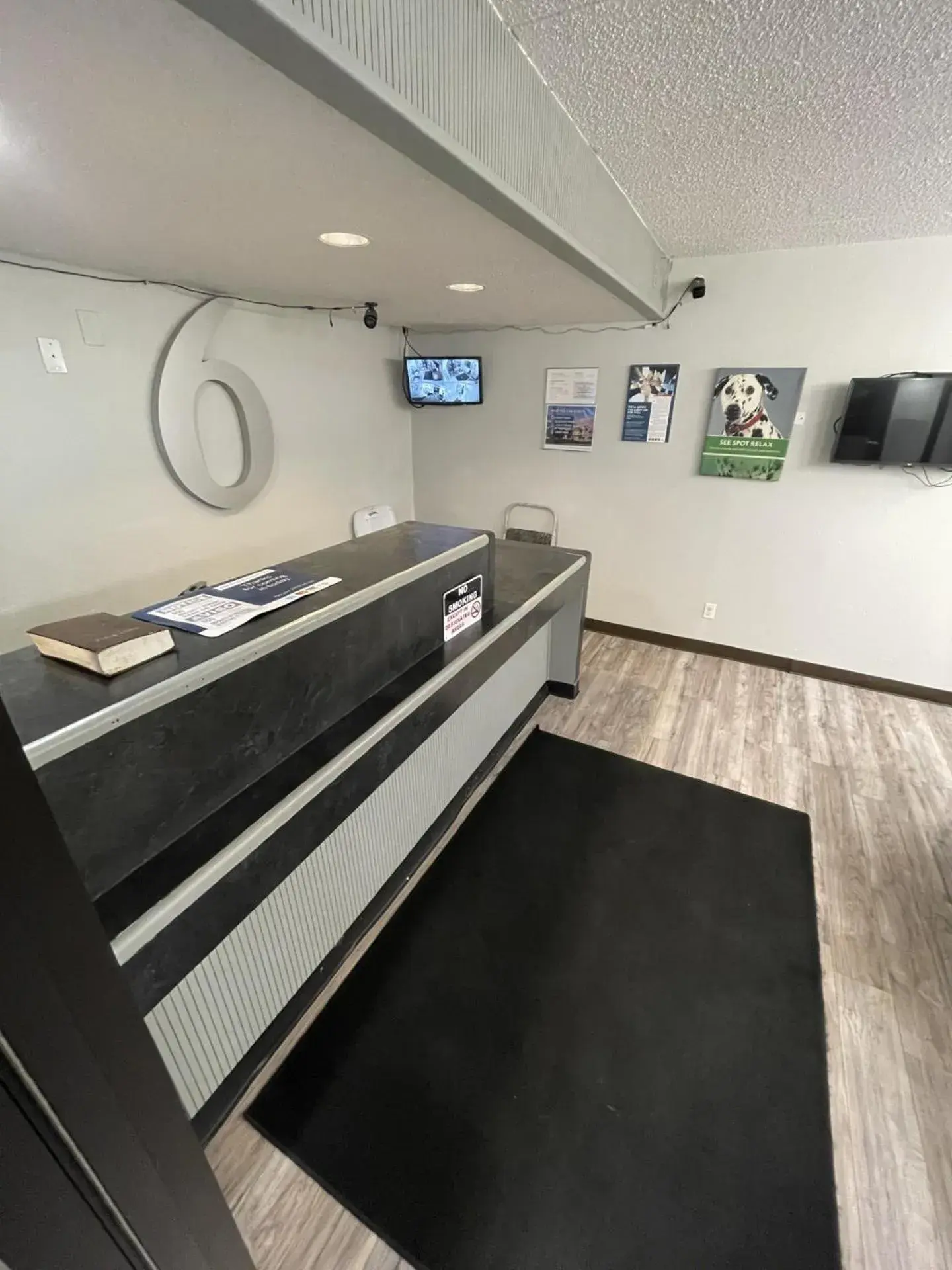 Lobby or reception in Motel 6-Cedar Rapids, IA Lobby or reception in Motel 6-Cedar Rapids, IA