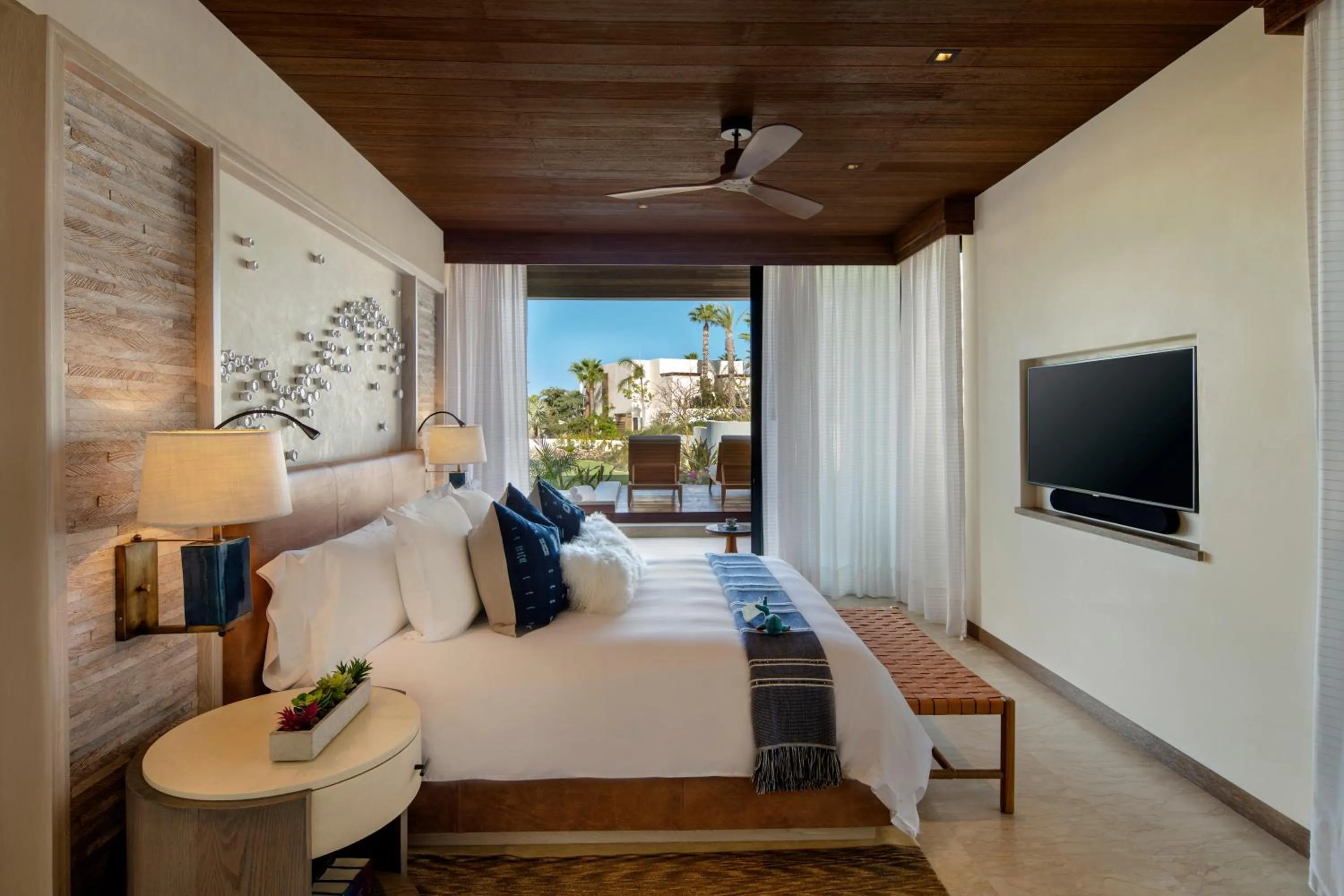 Bedroom, Bed in Chileno Bay Resort & Residences, Auberge Collection
