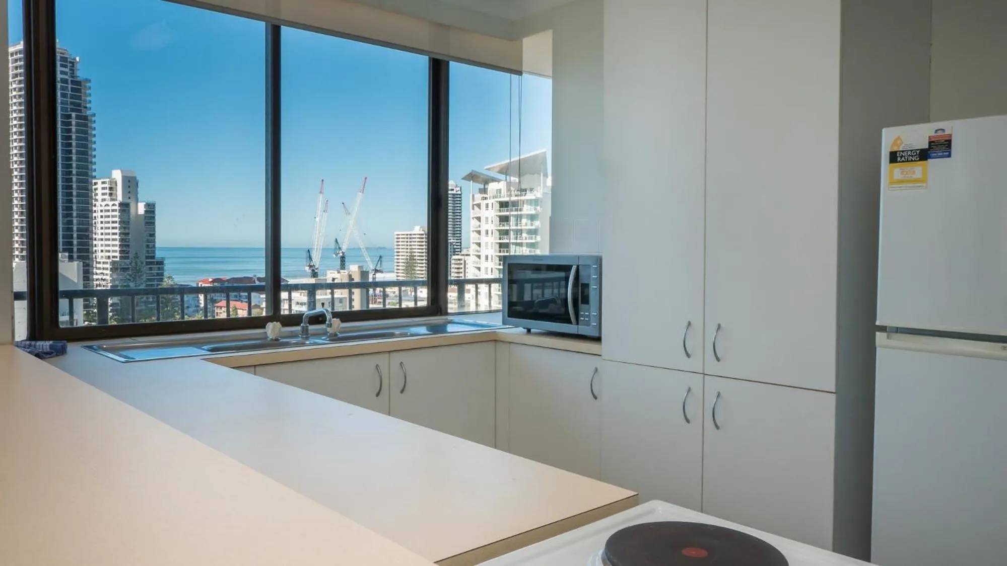 Kitchen or kitchenette in Silverton Apartment Resort Surfers Paradise