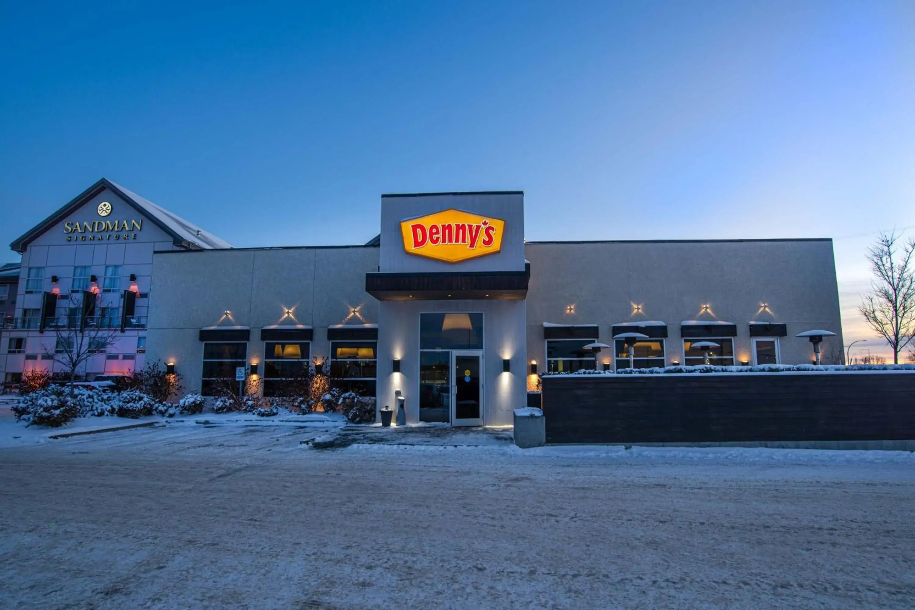 Property building in Sandman Signature Edmonton South Hotel Property building in Sandman Signature Edmonton South Hotel