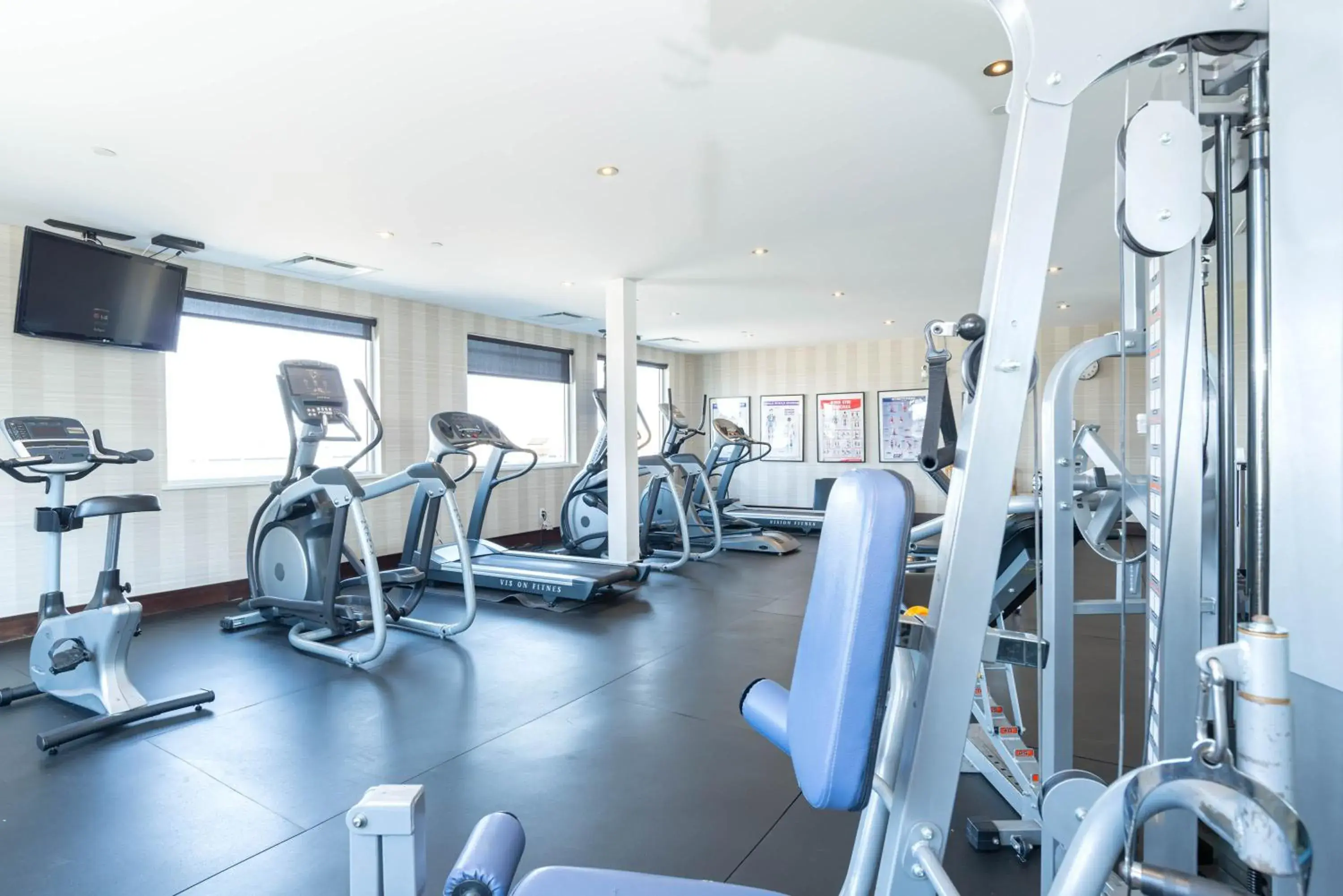 Fitness centre/facilities in Sandman Signature Edmonton South Hotel Fitness centre/facilities in Sandman Signature Edmonton South Hotel