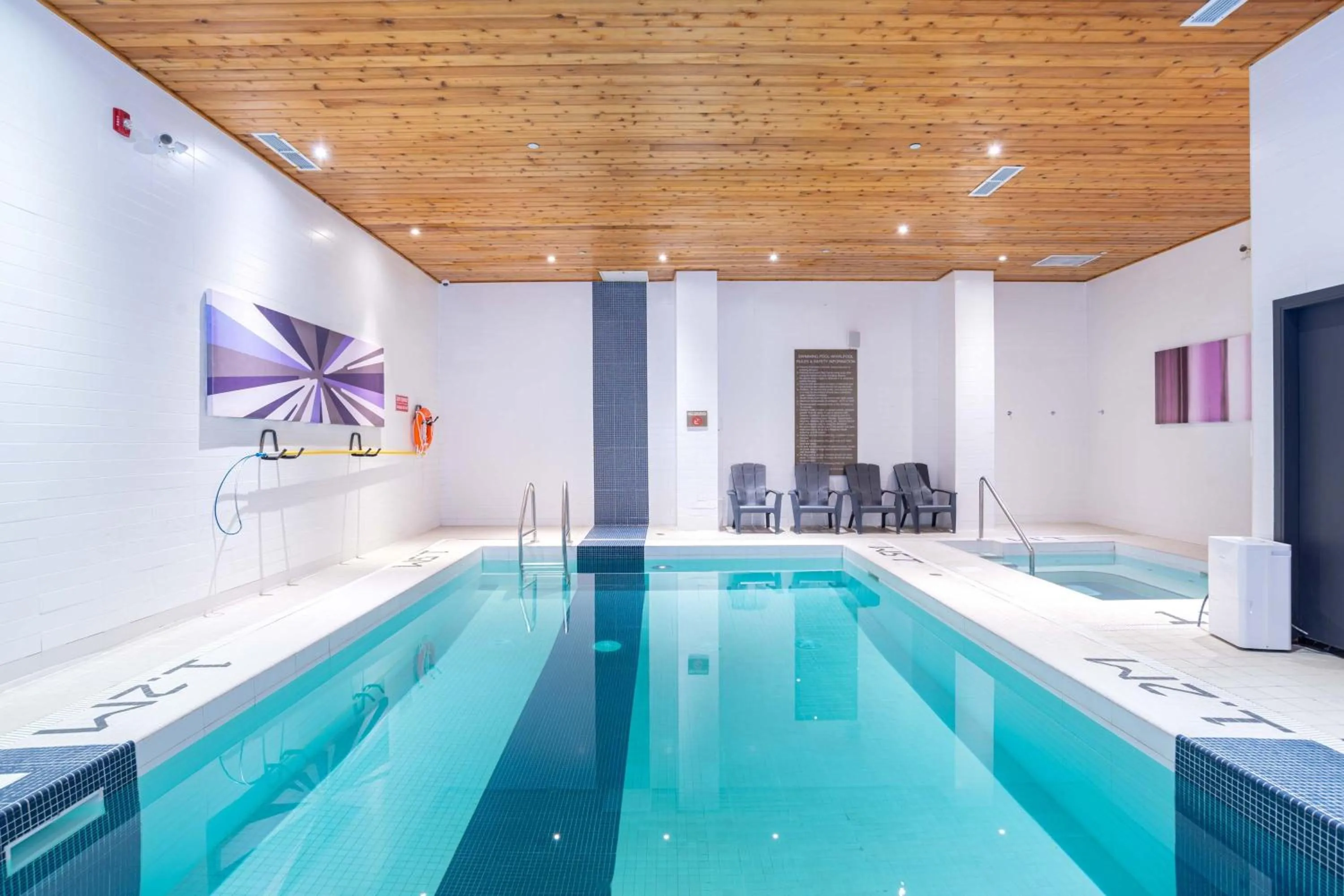 Swimming pool in Sandman Signature Edmonton South Hotel