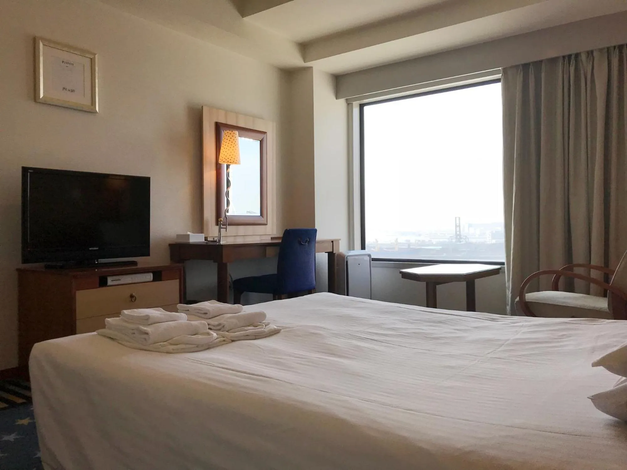 Photo of the whole room, Bed in Hotel Seagull Tenpozan Osaka