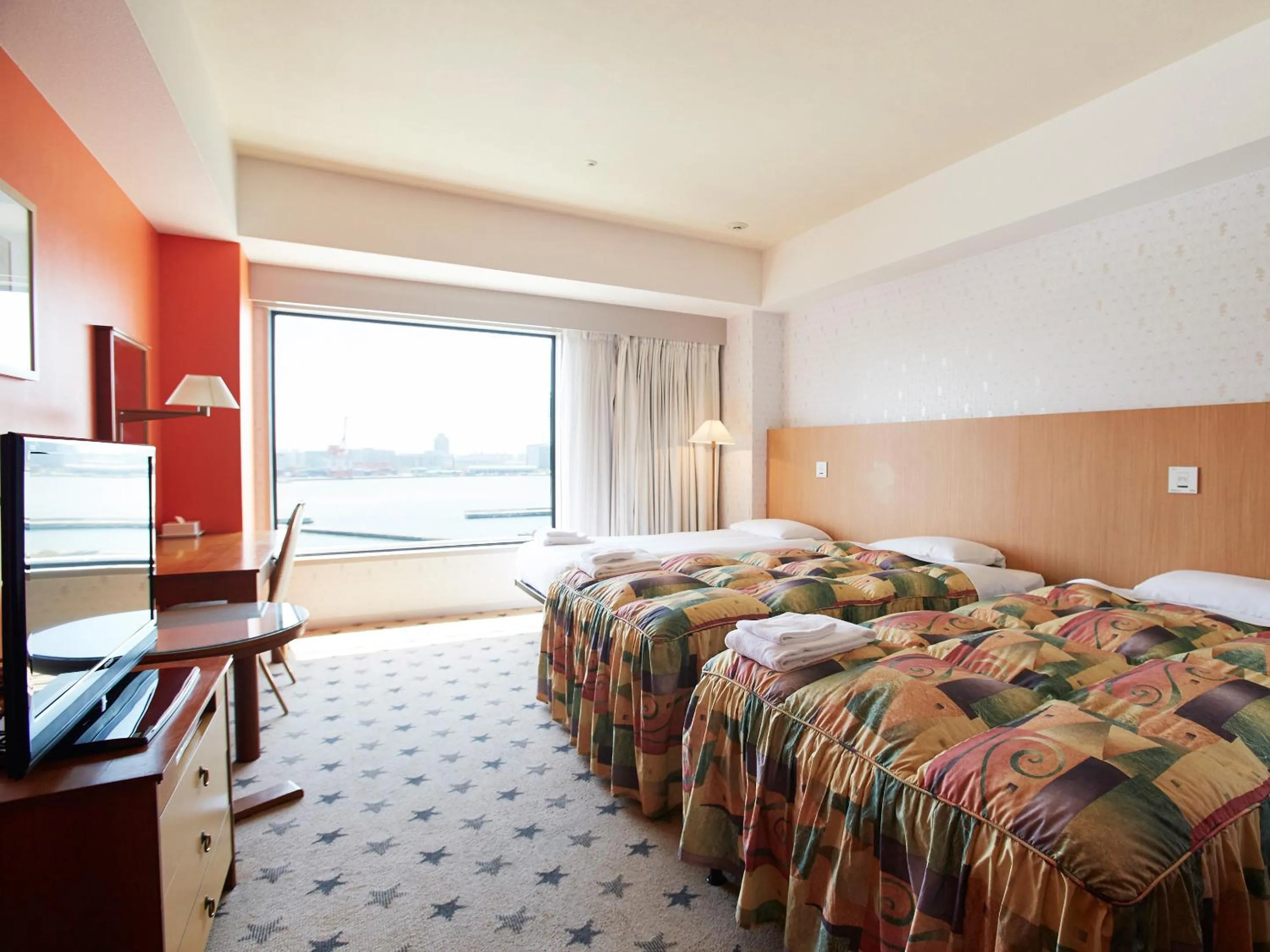 Photo of the whole room, Bed in Hotel Seagull Tenpozan Osaka