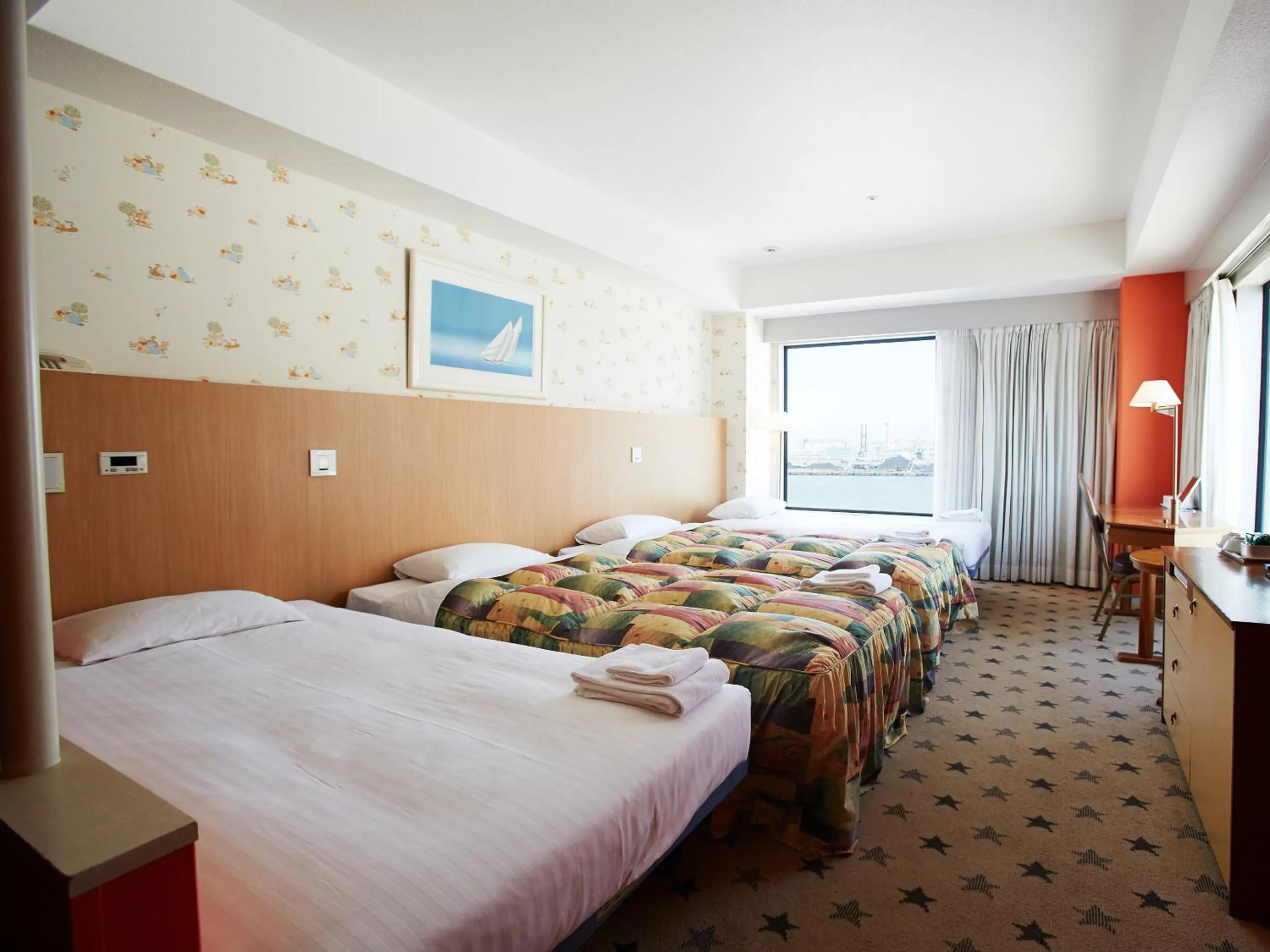 Photo of the whole room, Bed in Hotel Seagull Tenpozan Osaka