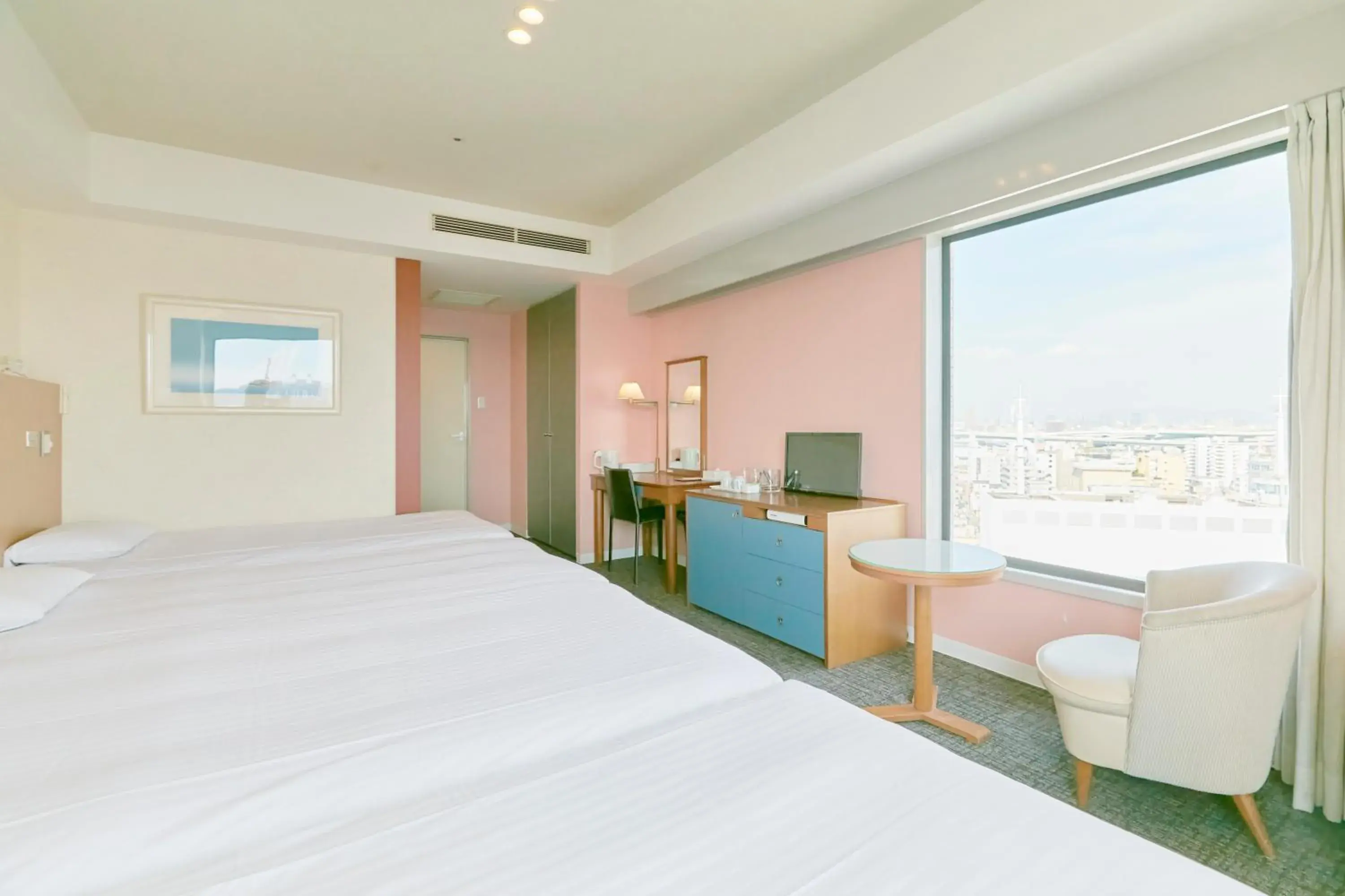 Family Room with Sea View (4 Adults) in Hotel Seagull Tenpozan Osaka Family Room with Sea View (4 Adults) in Hotel Seagull Tenpozan Osaka