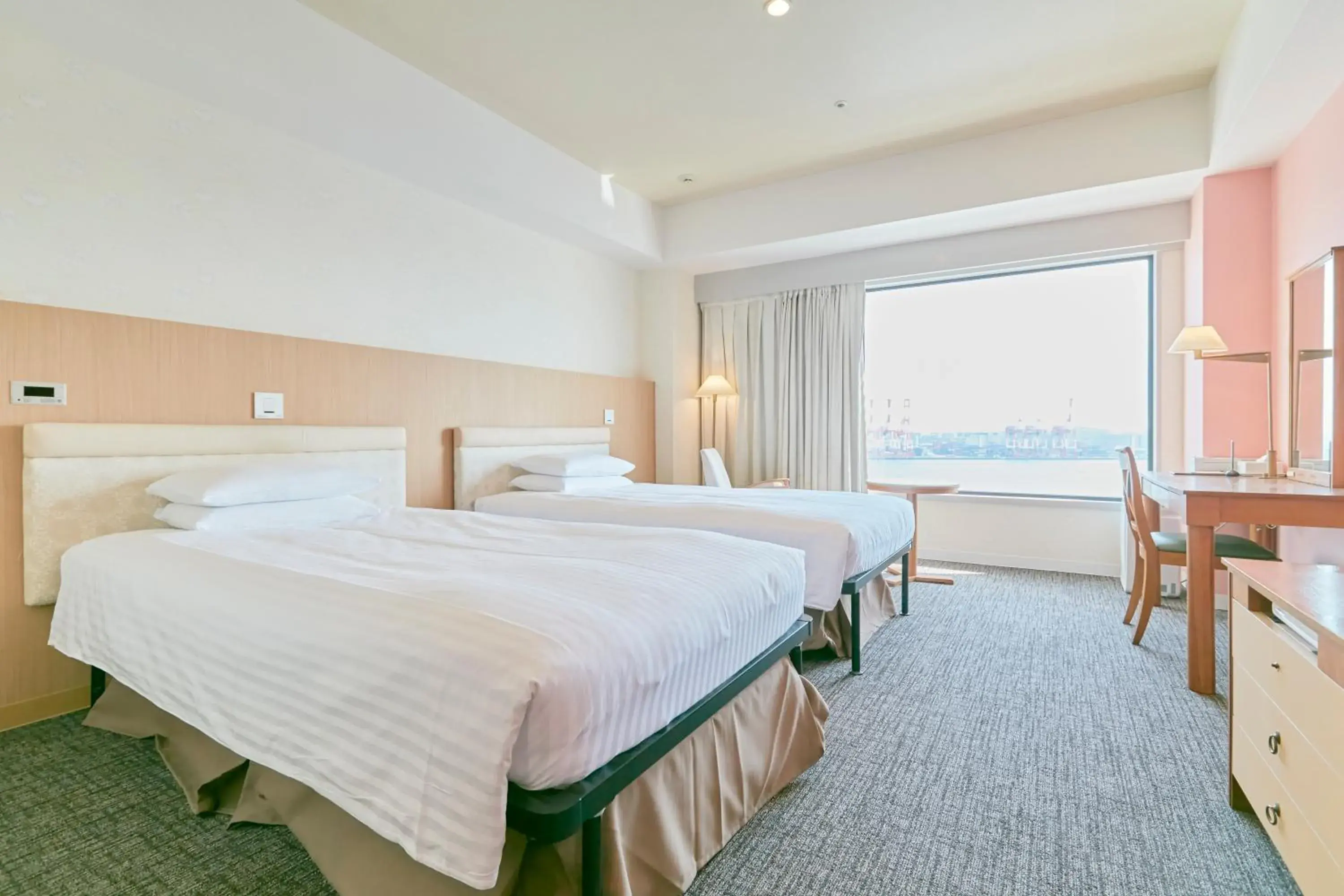 Photo of the whole room, Bed in Hotel Seagull Tenpozan Osaka Photo of the whole room, Bed in Hotel Seagull Tenpozan Osaka