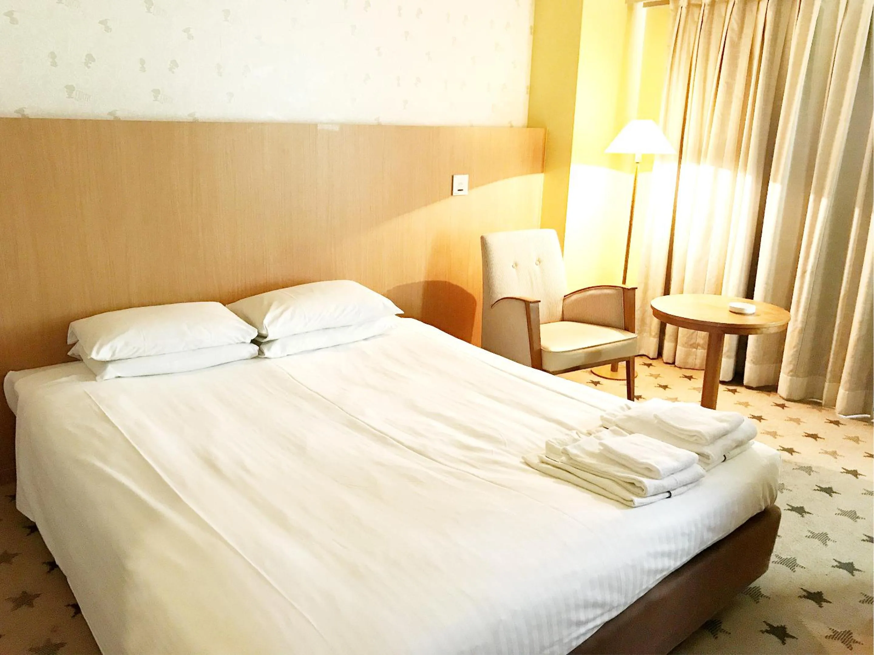 Photo of the whole room, Bed in Hotel Seagull Tenpozan Osaka