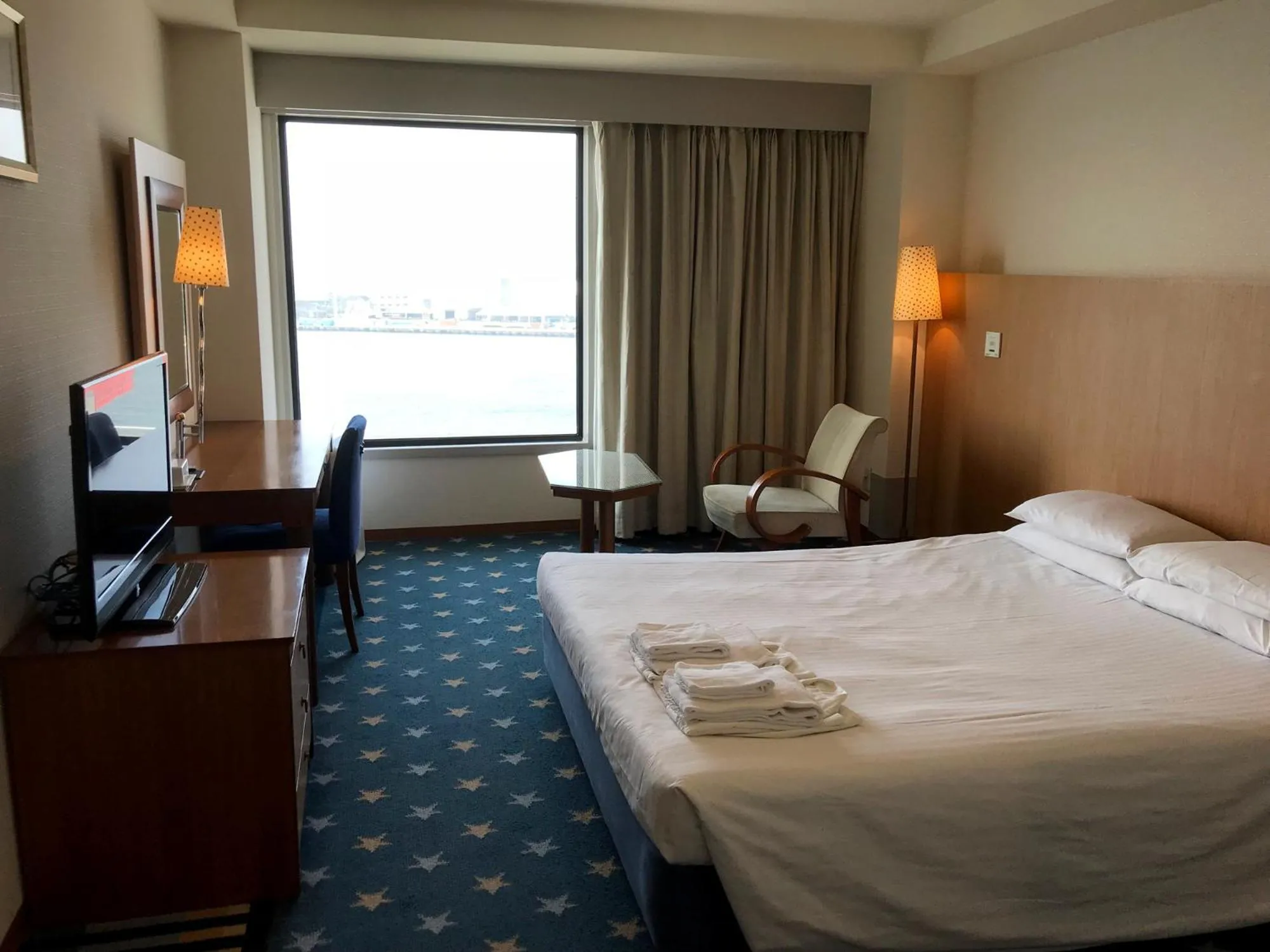Photo of the whole room, Bed in Hotel Seagull Tenpozan Osaka