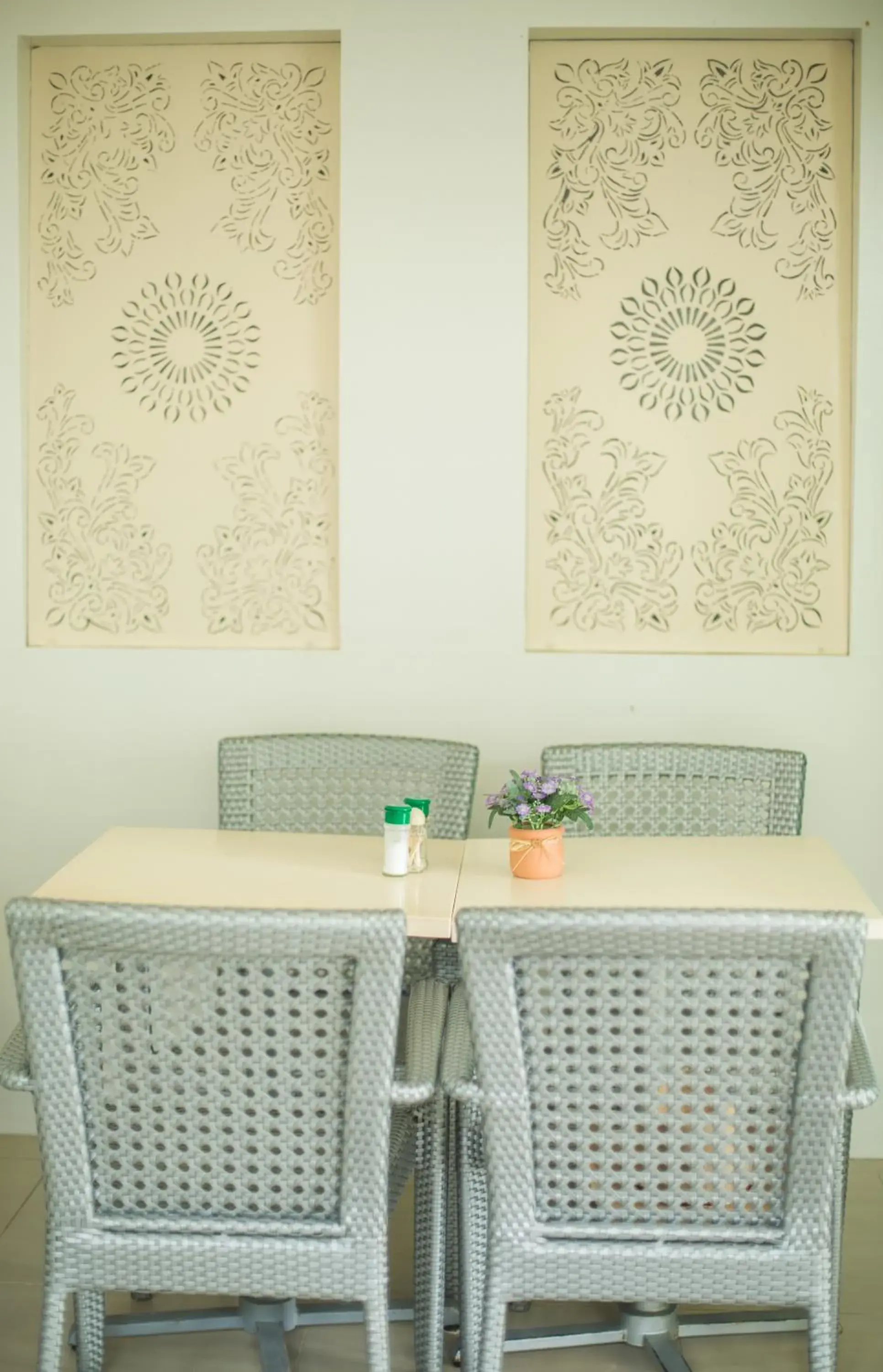 Restaurant/places to eat in Grand Blue Beach Hotel Restaurant/places to eat in Grand Blue Beach Hotel