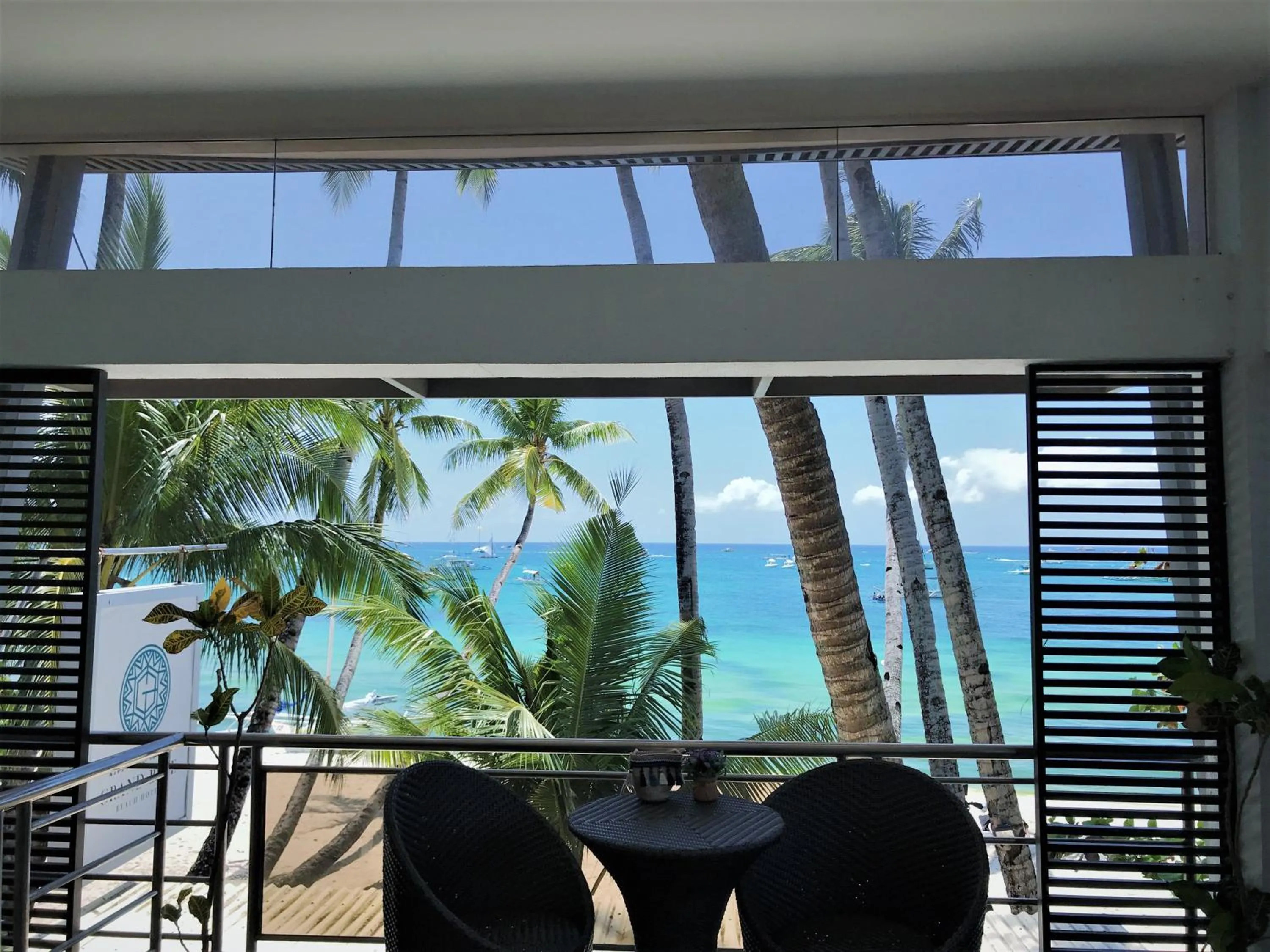 Lounge or bar in Grand Blue Beach Hotel