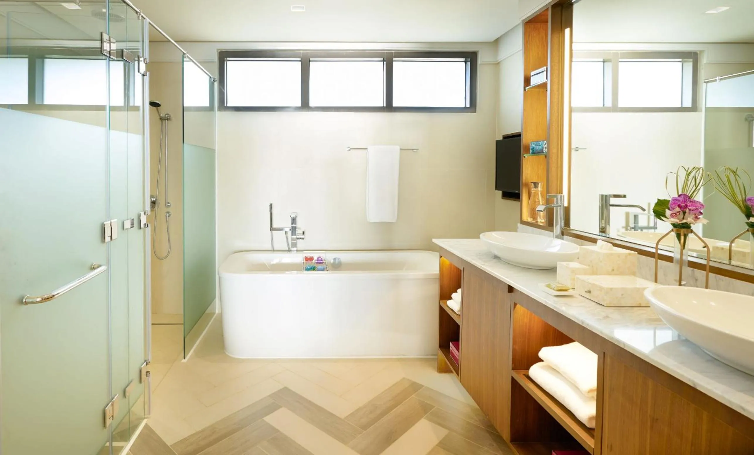 Shower in Discovery Boracay