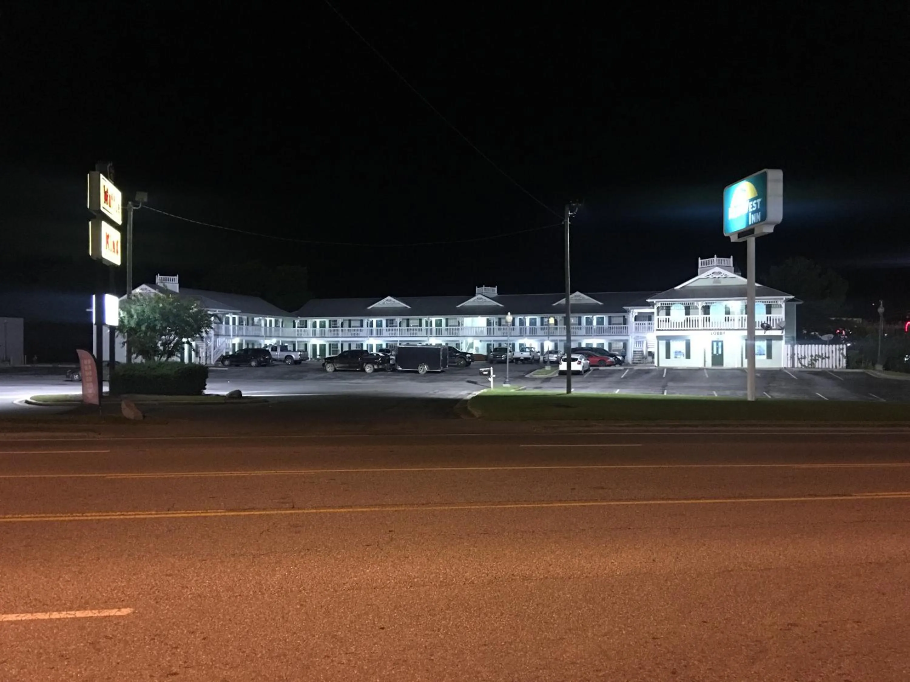 Property building in Key West Inn - Chatsworth