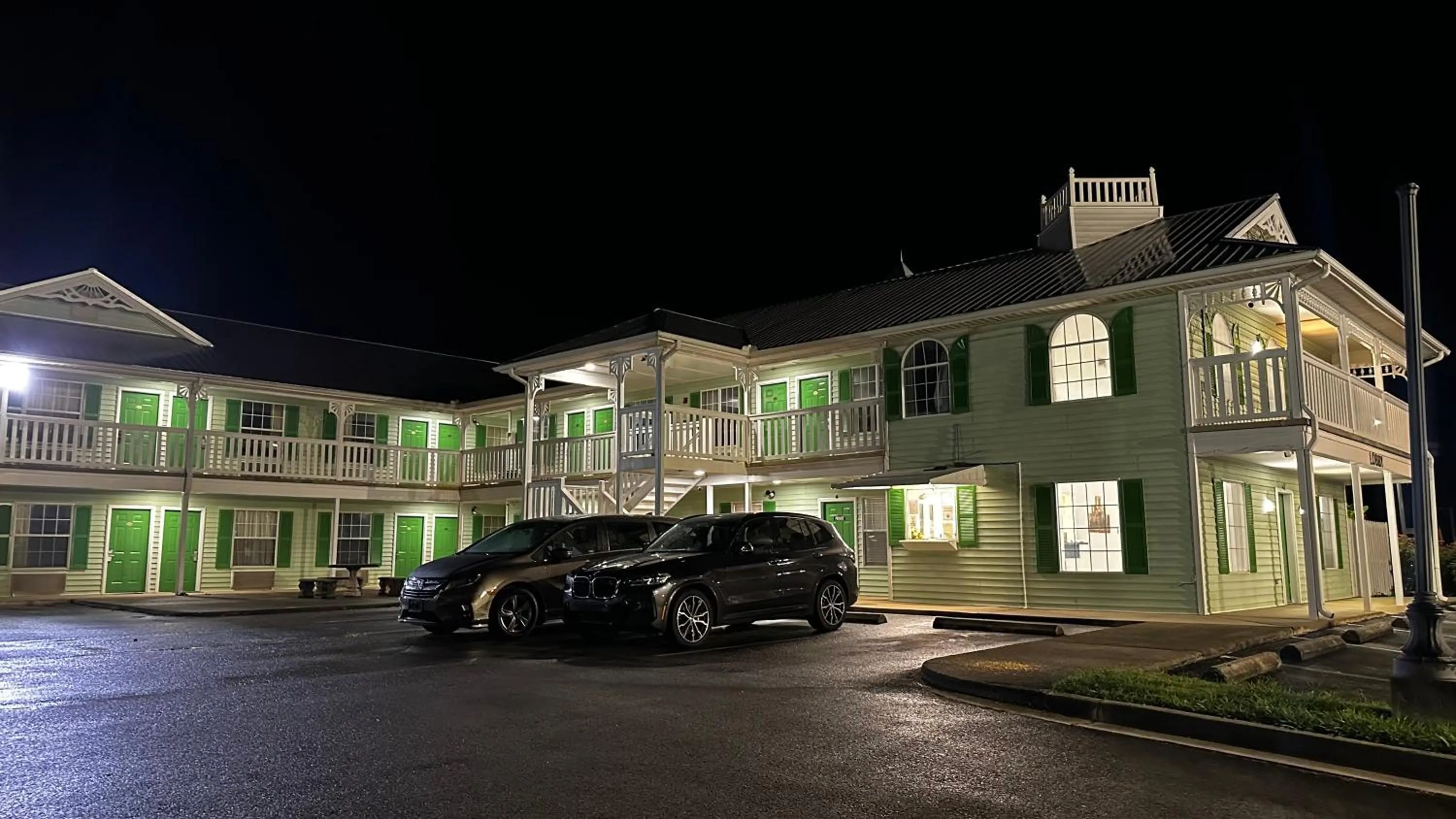 Key West Inn - Chatsworth