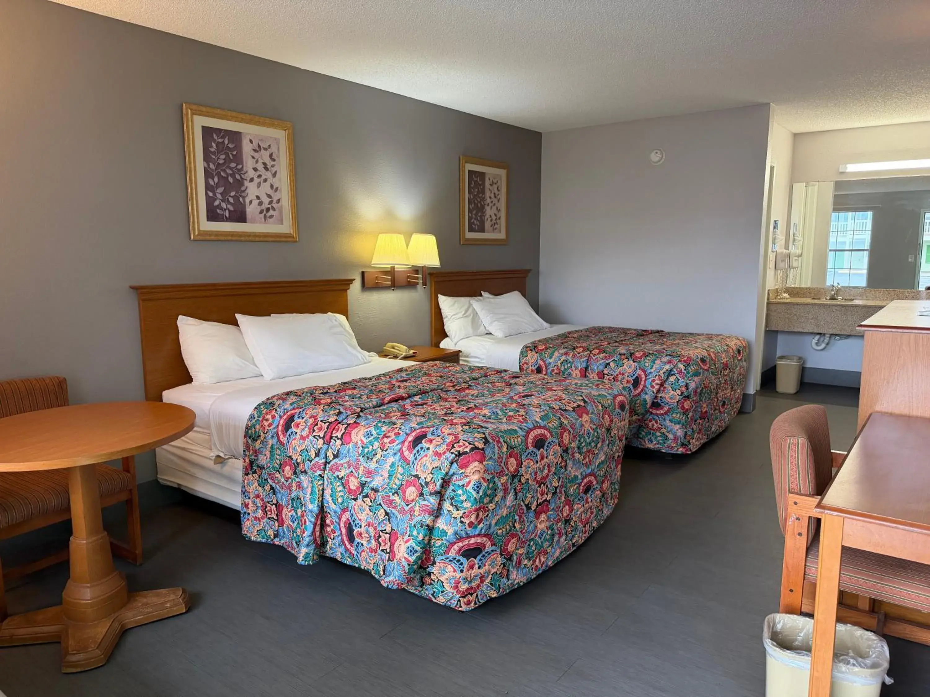 Standard Double Room in Key West Inn - Chatsworth Standard Double Room in Key West Inn - Chatsworth
