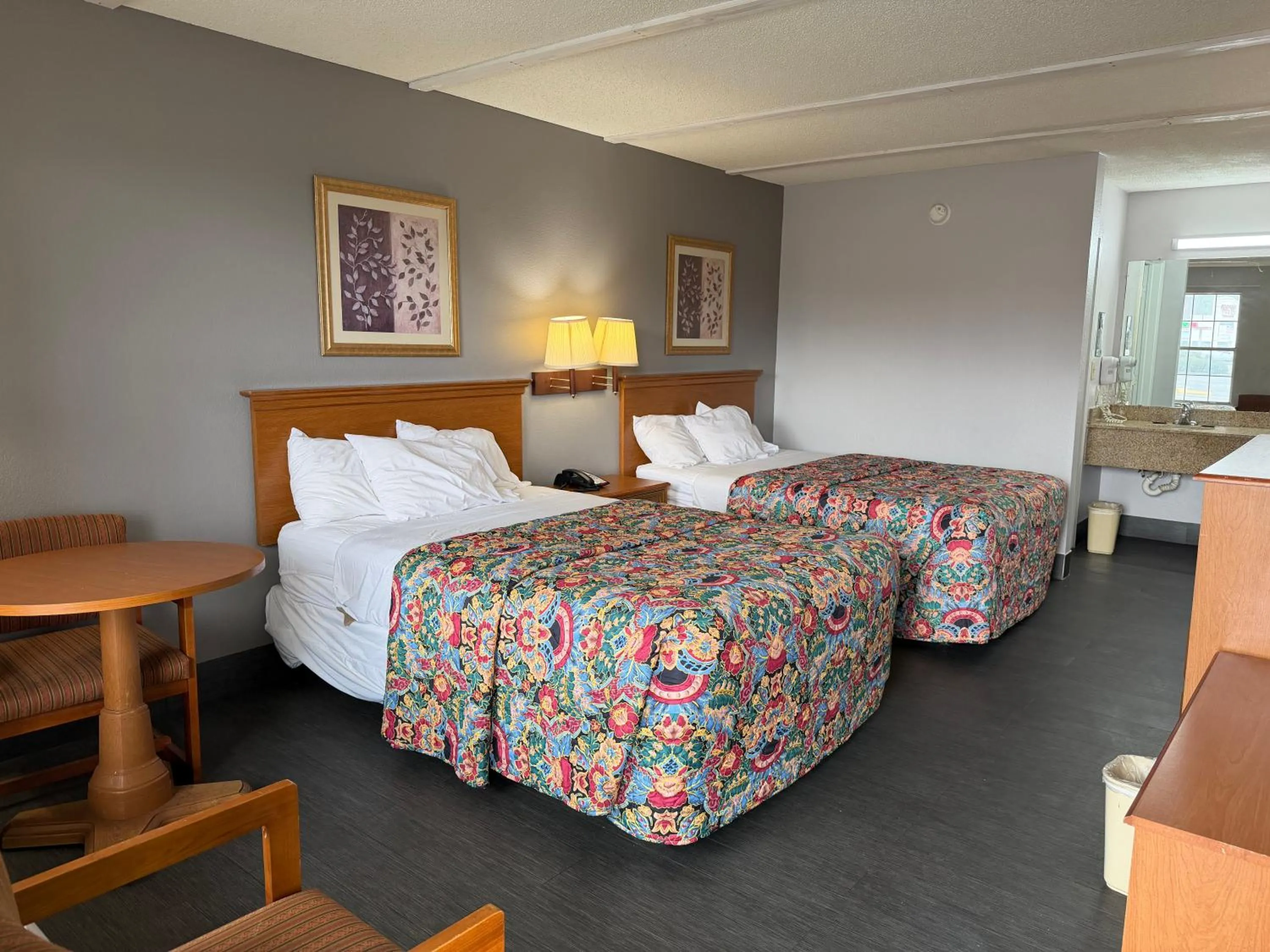 Bed in Key West Inn - Chatsworth