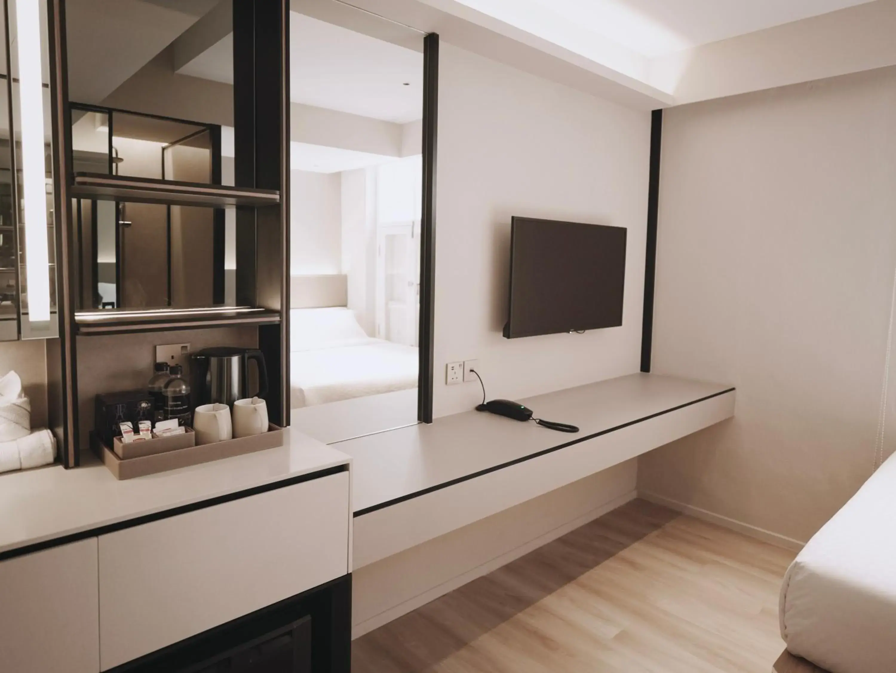 Bed, TV/Entertainment Center in Hotel 1900 @ Chinatown Bed, TV/Entertainment Center in Hotel 1900 @ Chinatown